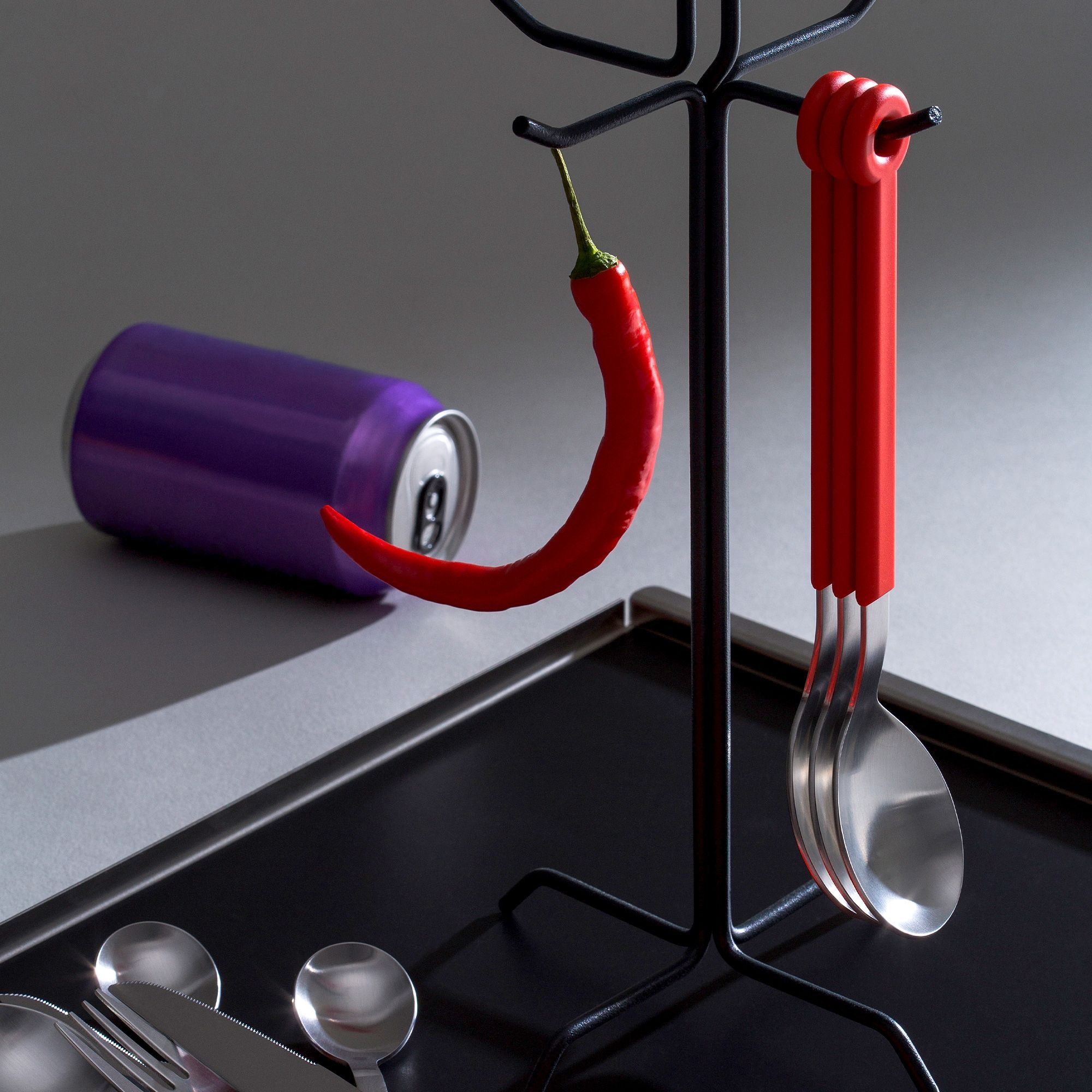 Design-Besteckhalter mit Löffeln und Chili-Schote