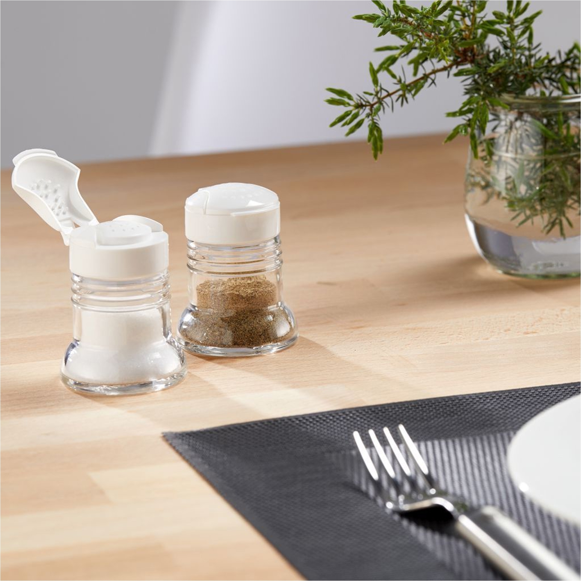 Westmark “Paris-Snap” universal shaker with flip lid