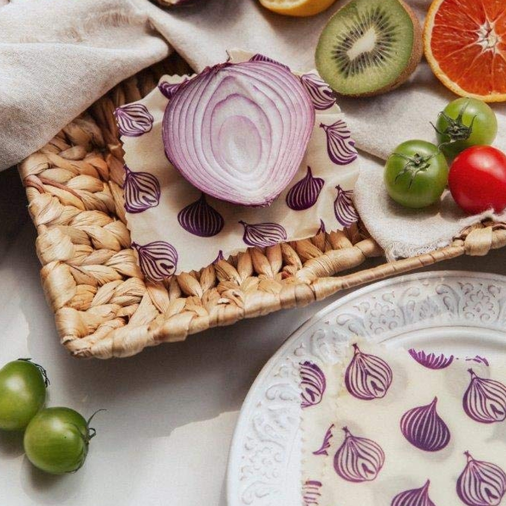 Nuts - Beeswax ""Onion"" - 2 pieces Nuts - Beeswax ""Onion"" - 2 pieces