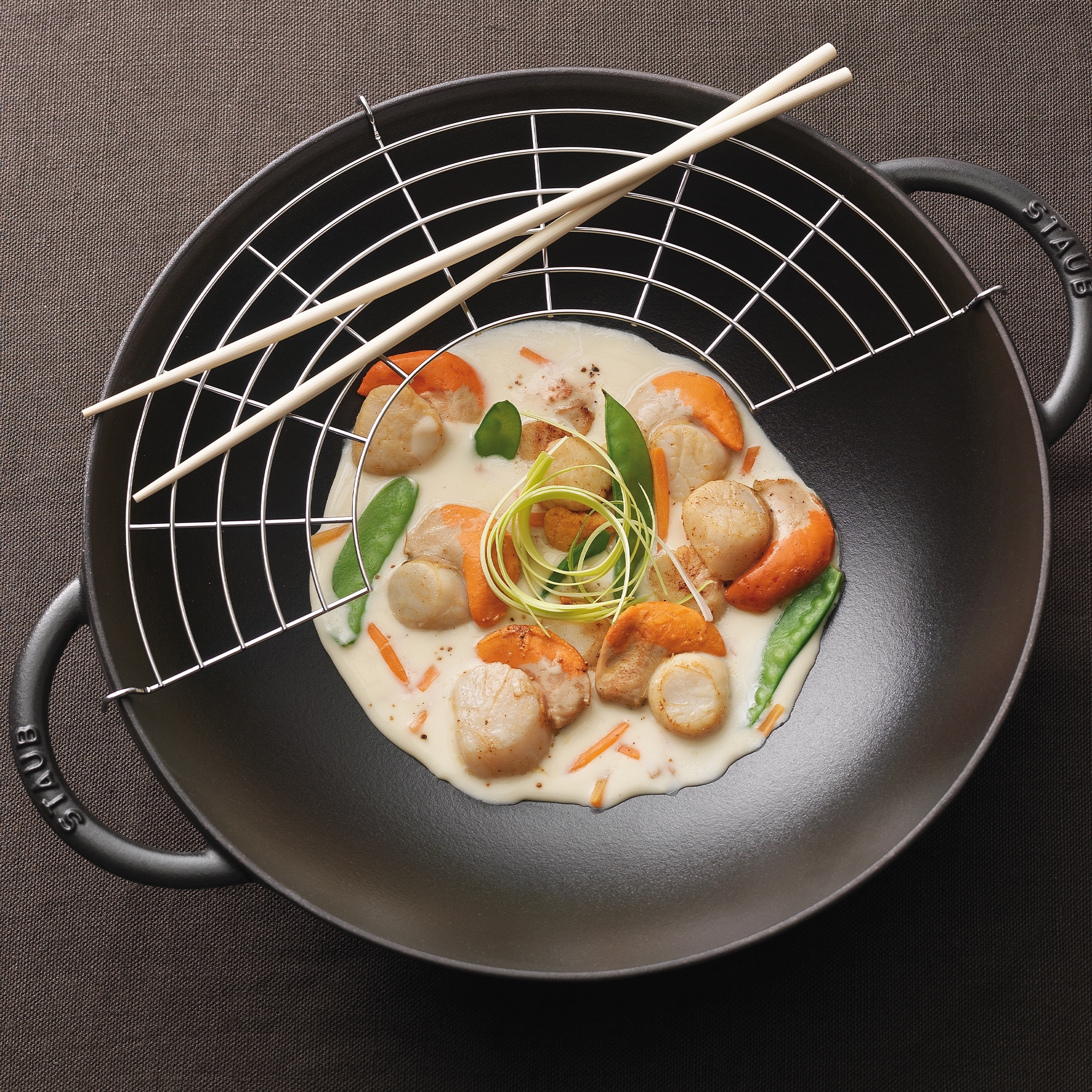 Staub - Wok with glass lid - 37 cm