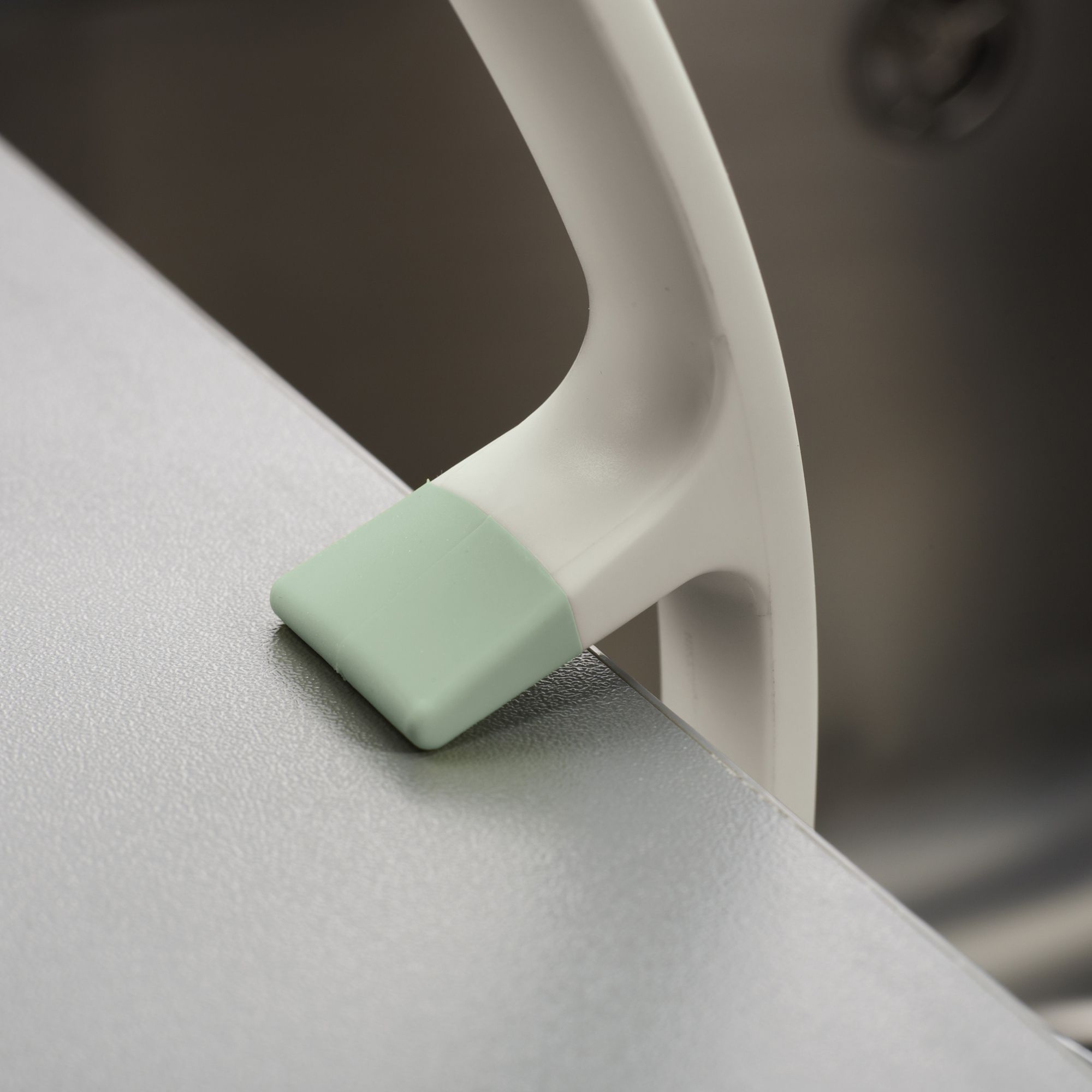 Joseph Joseph - Edge™ Sink Brush