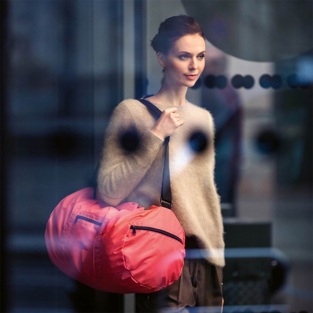 reisenthel - mini maxi dufflebag - coral reisenthel - mini maxi dufflebag - coral