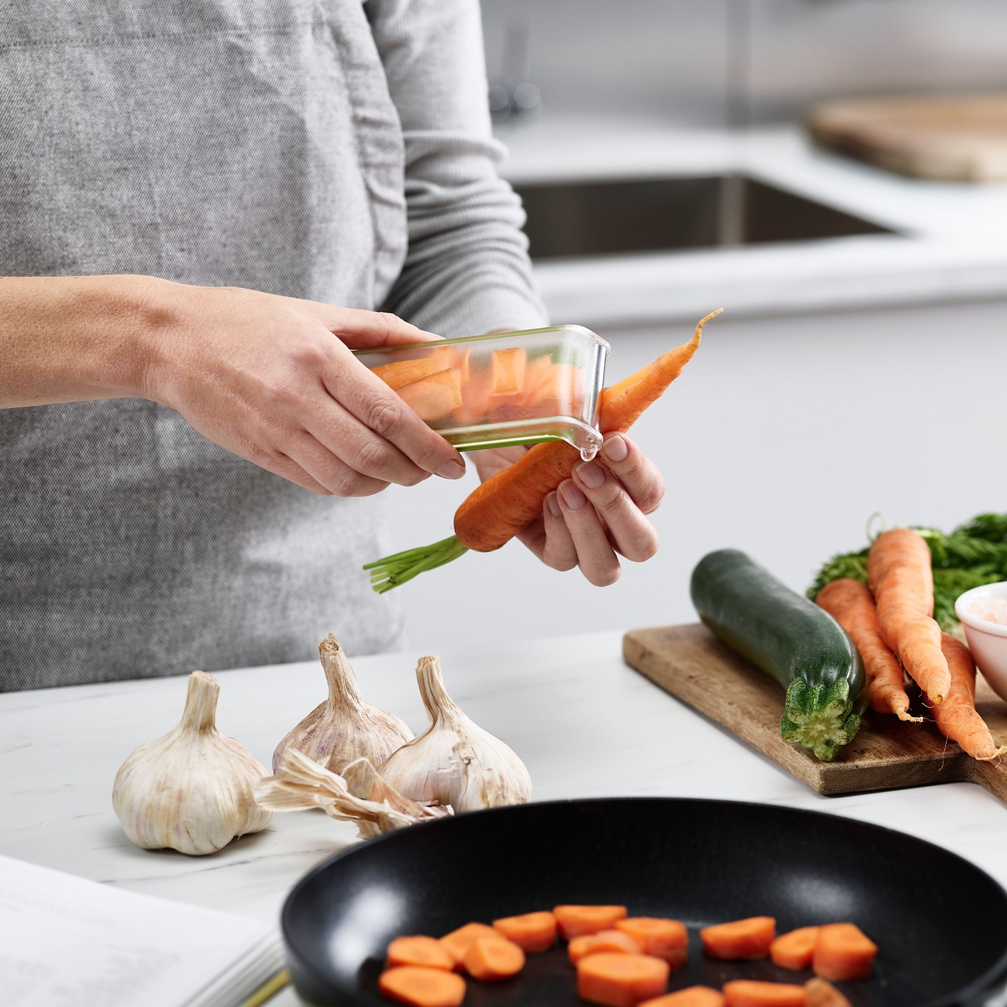 Joseph Joseph - PeelStore™ peeler with integrated waste bowl Joseph Joseph - PeelStore™ peeler with integrated waste bowl