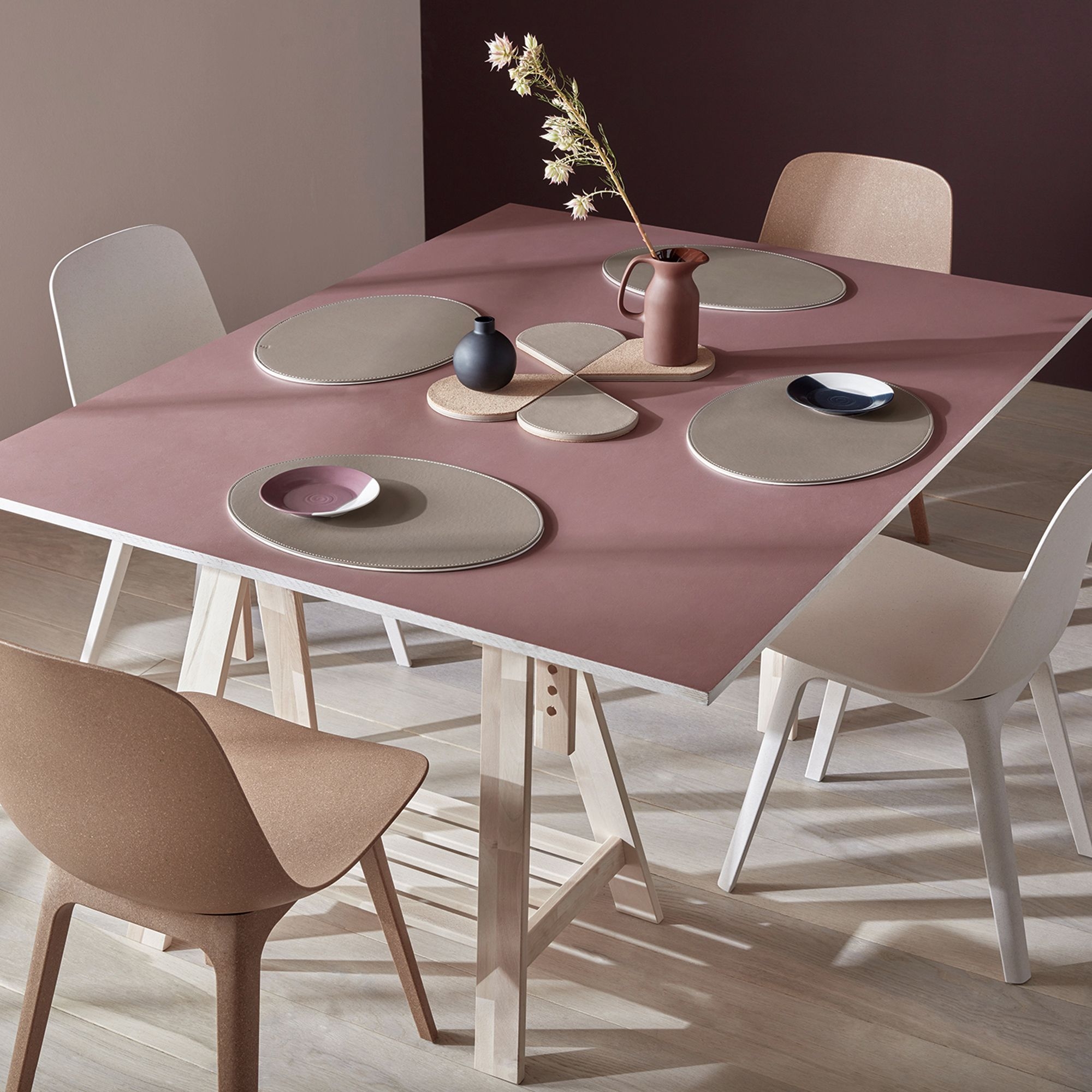 Freeform - Oval placemat - Taupe/White - 45 x 34 cm