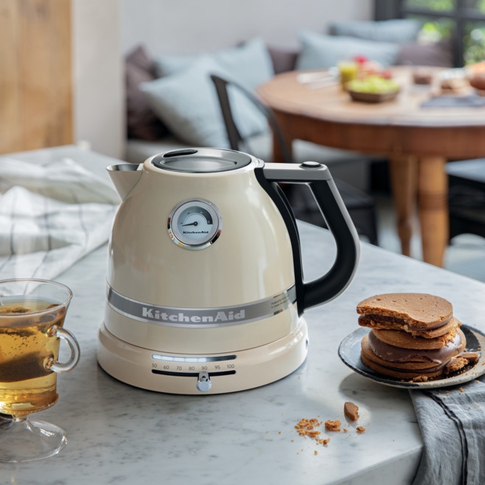 KitchenAid - Artisan 1.5 L Kettle - Almond Cream KitchenAid - Artisan 1.5 L Kettle - Almond Cream