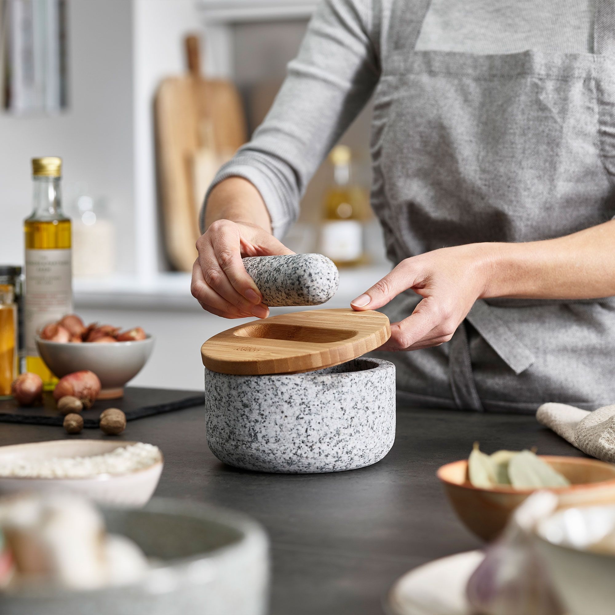 Joseph Joseph - Dash™ Pestle & Mortar with Bamboo Lid Joseph Joseph - Dash™ Pestle & Mortar with Bamboo Lid