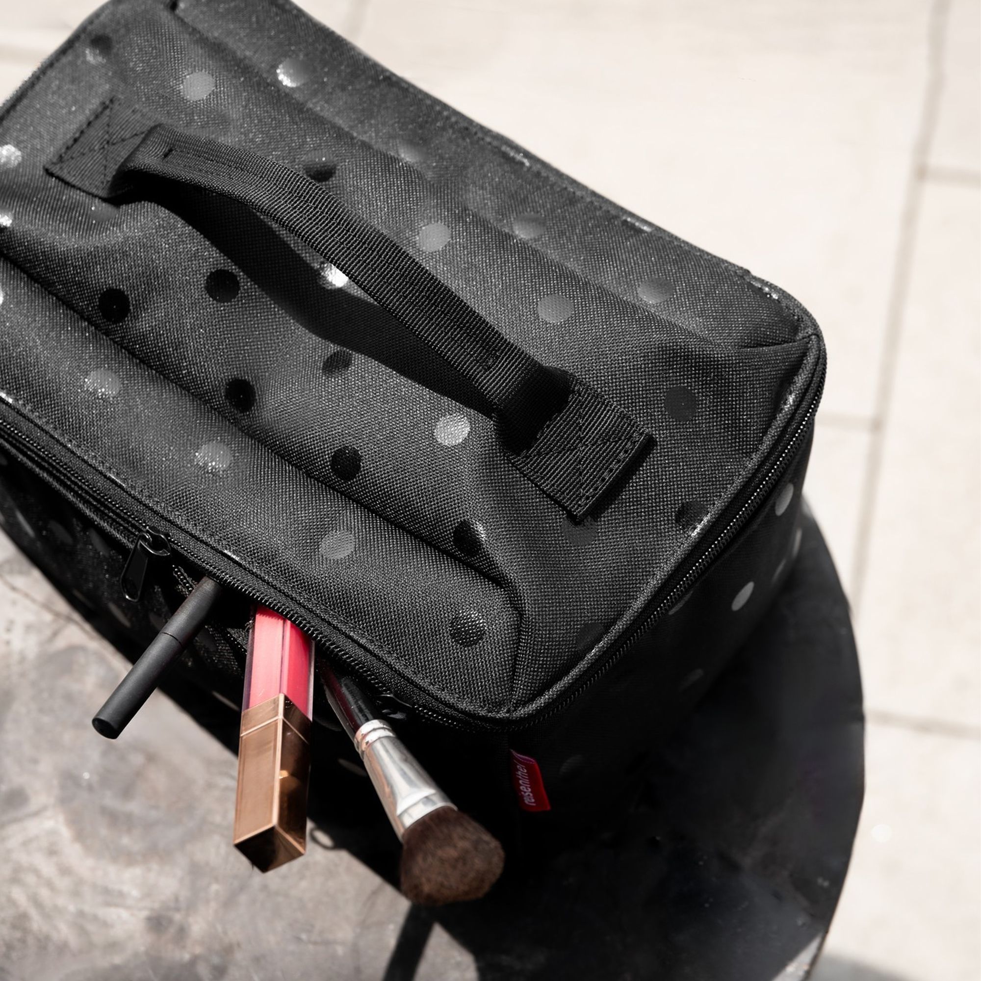 reisenthel - beautycase - glossy dots black reisenthel - beautycase - glossy dots black