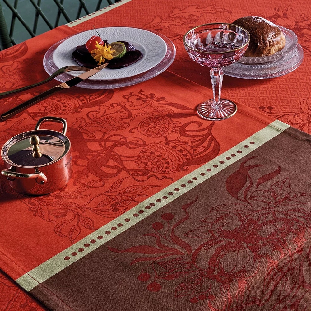 Garnier-Thiebaut Tischläufer - Noel Fruit Rouge - GS Garnier-Thiebaut Tischläufer - Noel Fruit Rouge - GS