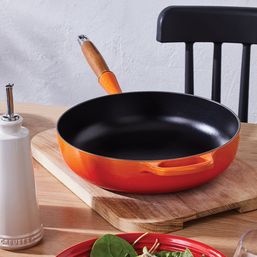 Le Creuset - Sautépfanne Signature mit Holzgriff 28 cm