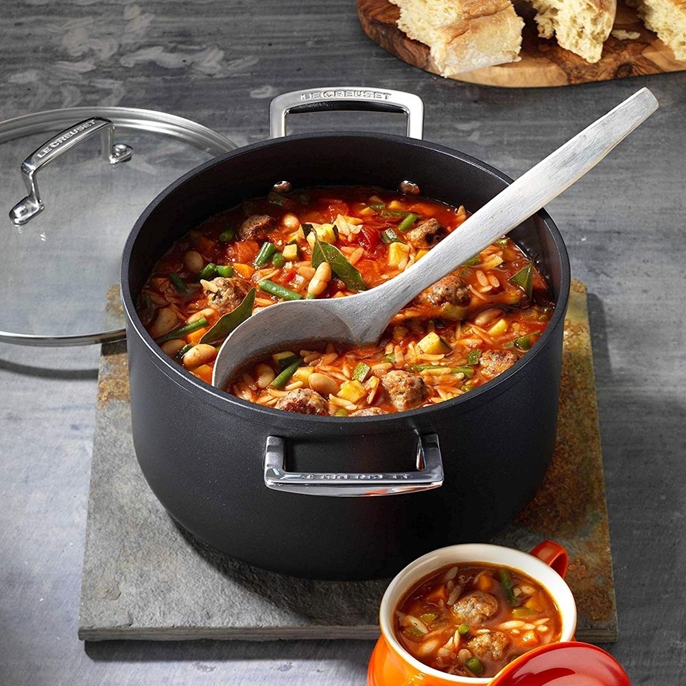 Le Creuset - Toughened Non-Stick Deep Casserole Le Creuset - Toughened Non-Stick Deep Casserole