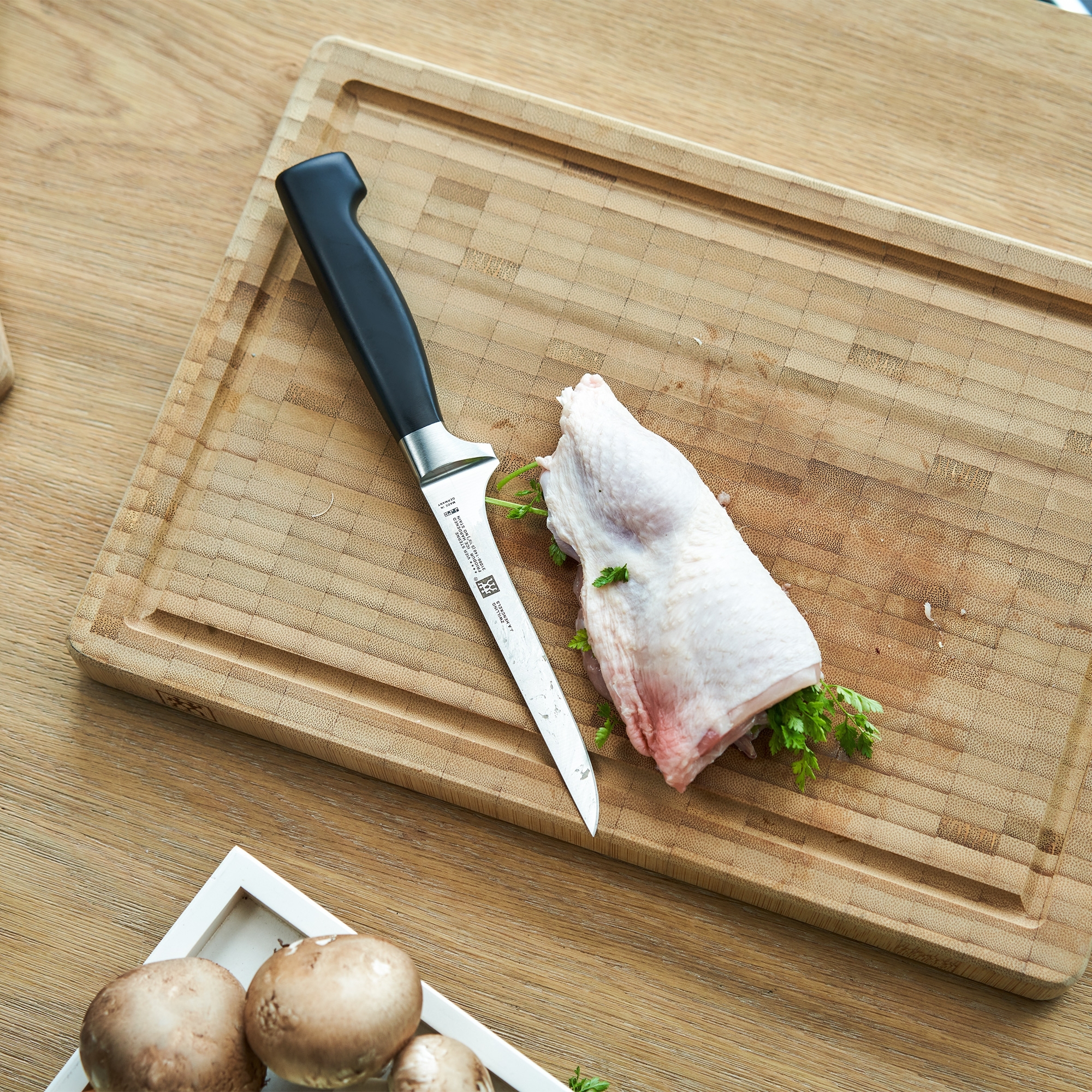 ZWILLING - Ausbeinmesser | Vier Sterne | 14 cm ZWILLING - Ausbeinmesser | Vier Sterne | 14 cm