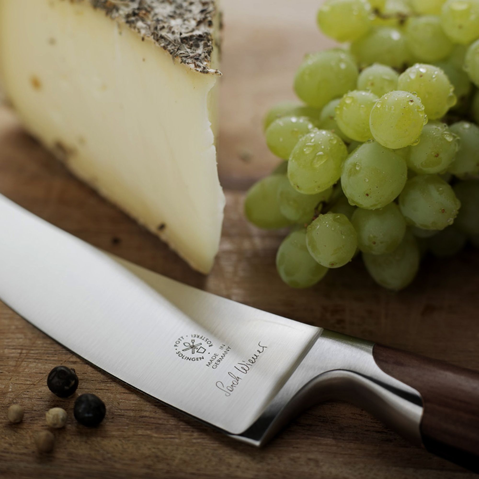 Pott - Sarah Wiener - Cheese knife 13 cm - Walnut Wood Pott - Sarah Wiener - Cheese knife 13 cm - Walnut Wood