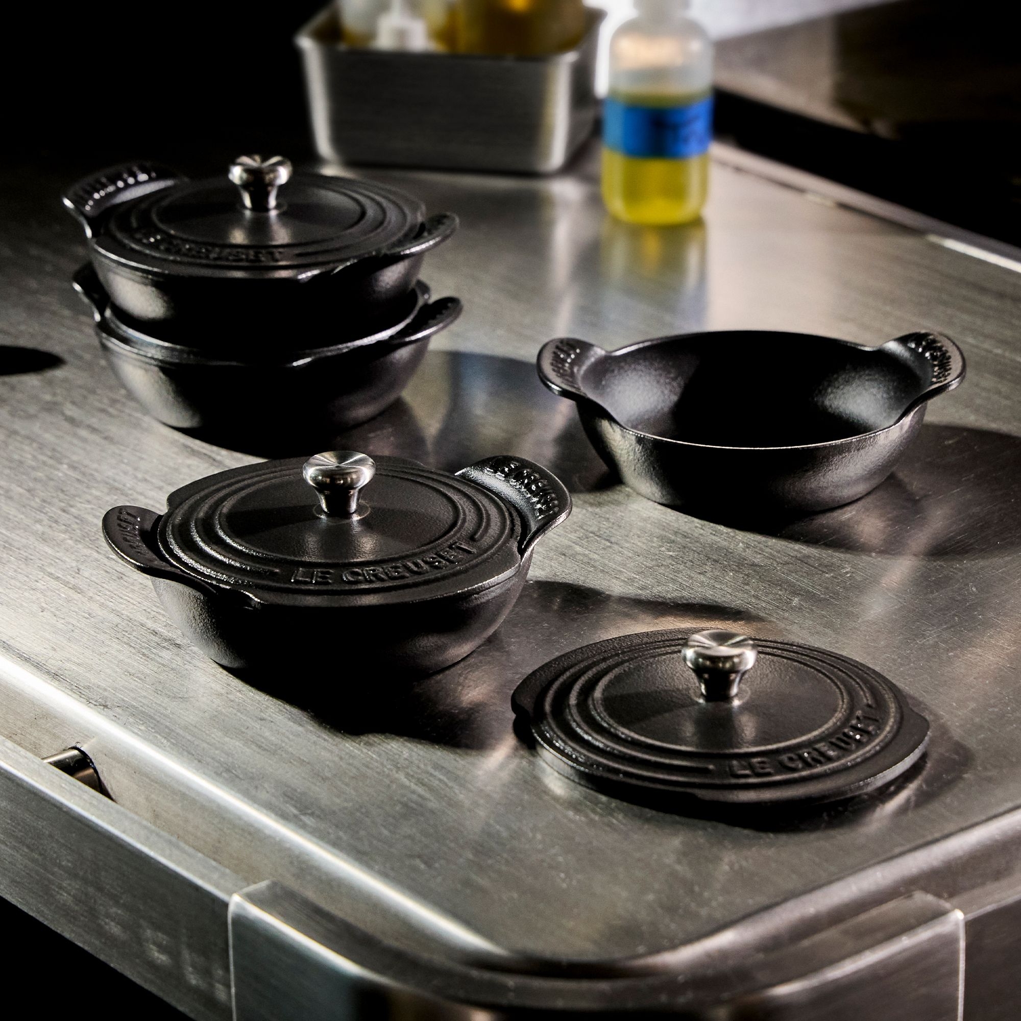 Le Creuset - Mini cocotte flat - set of 4 with lid - Black matt - Gourmand Collection Le Creuset - Mini cocotte flat - set of 4 with lid - Black matt - Gourmand Collection