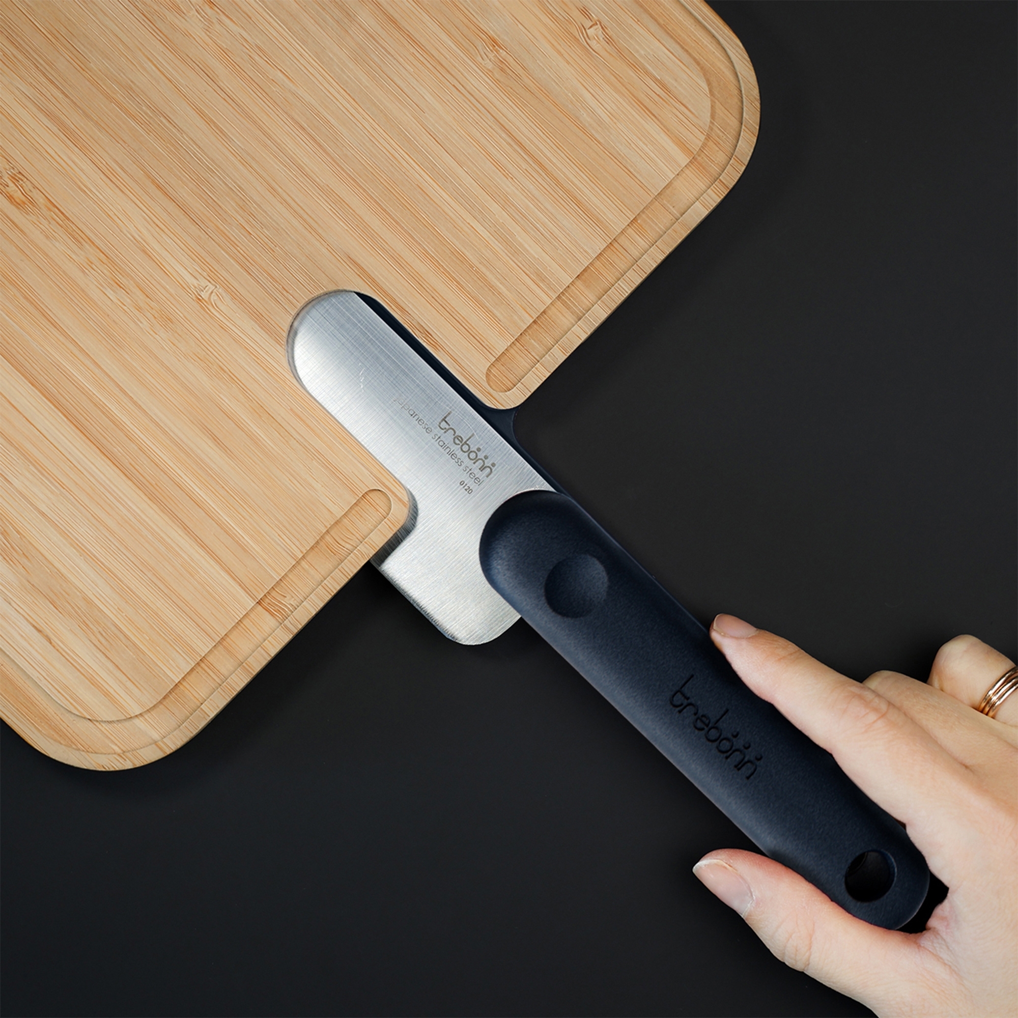 Bamboo cutting board with ergonomic knife handle