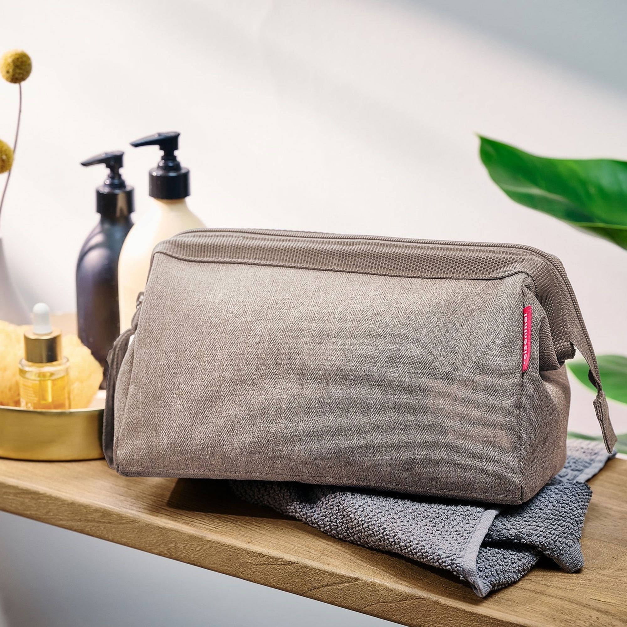 reisenthel - travelcosmetic - herringbone mokka