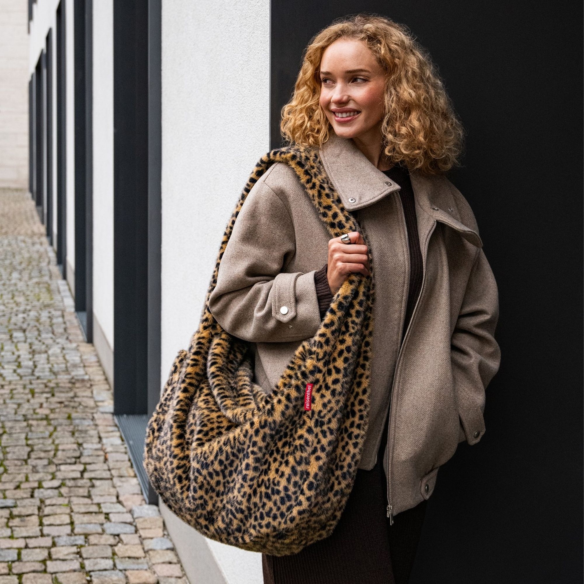 reisenthel - moonbag - leo fake fur