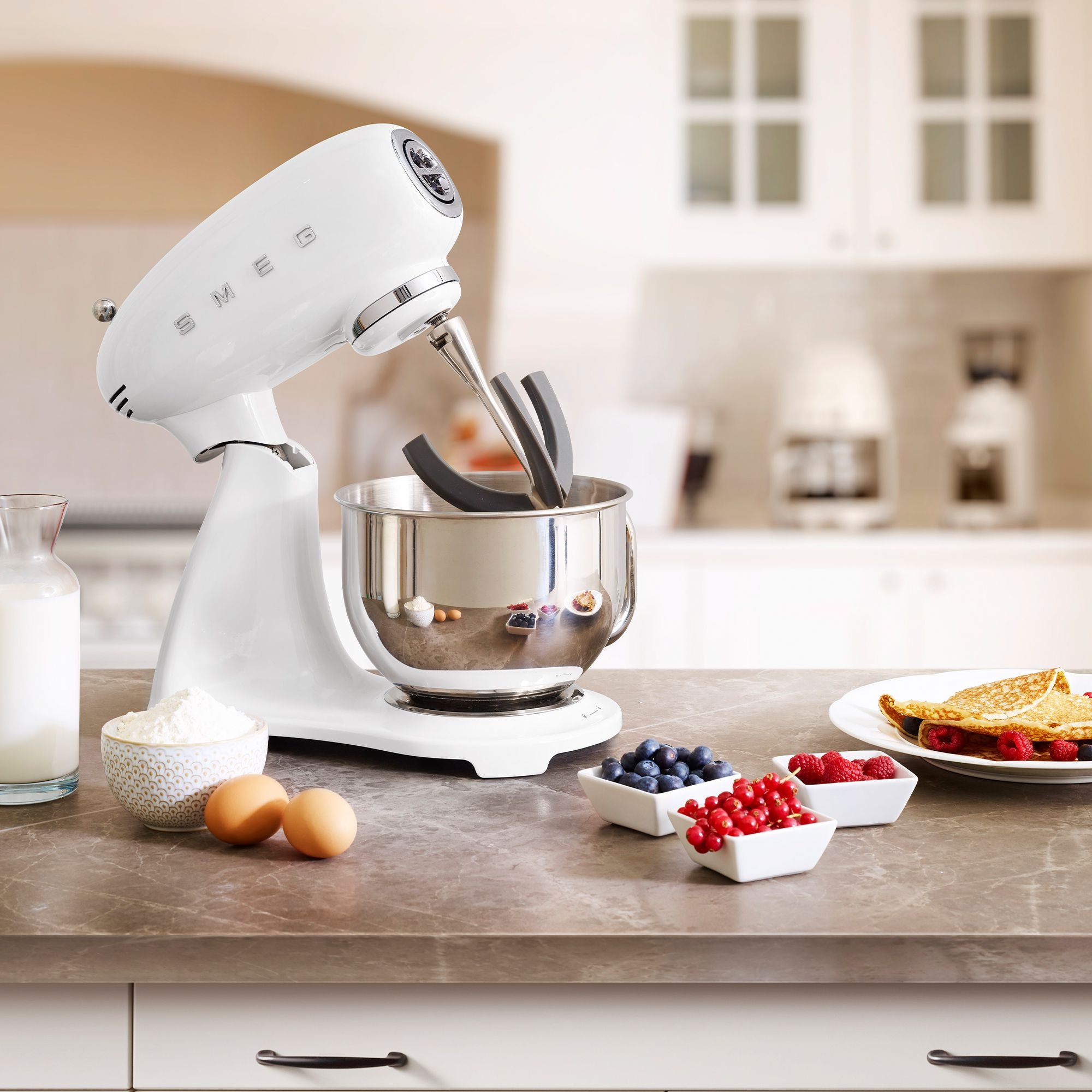 Smeg - Küchenmaschine SMF03 - Full-Color - Weiß Smeg - Küchenmaschine SMF03 - Full-Color - Weiß