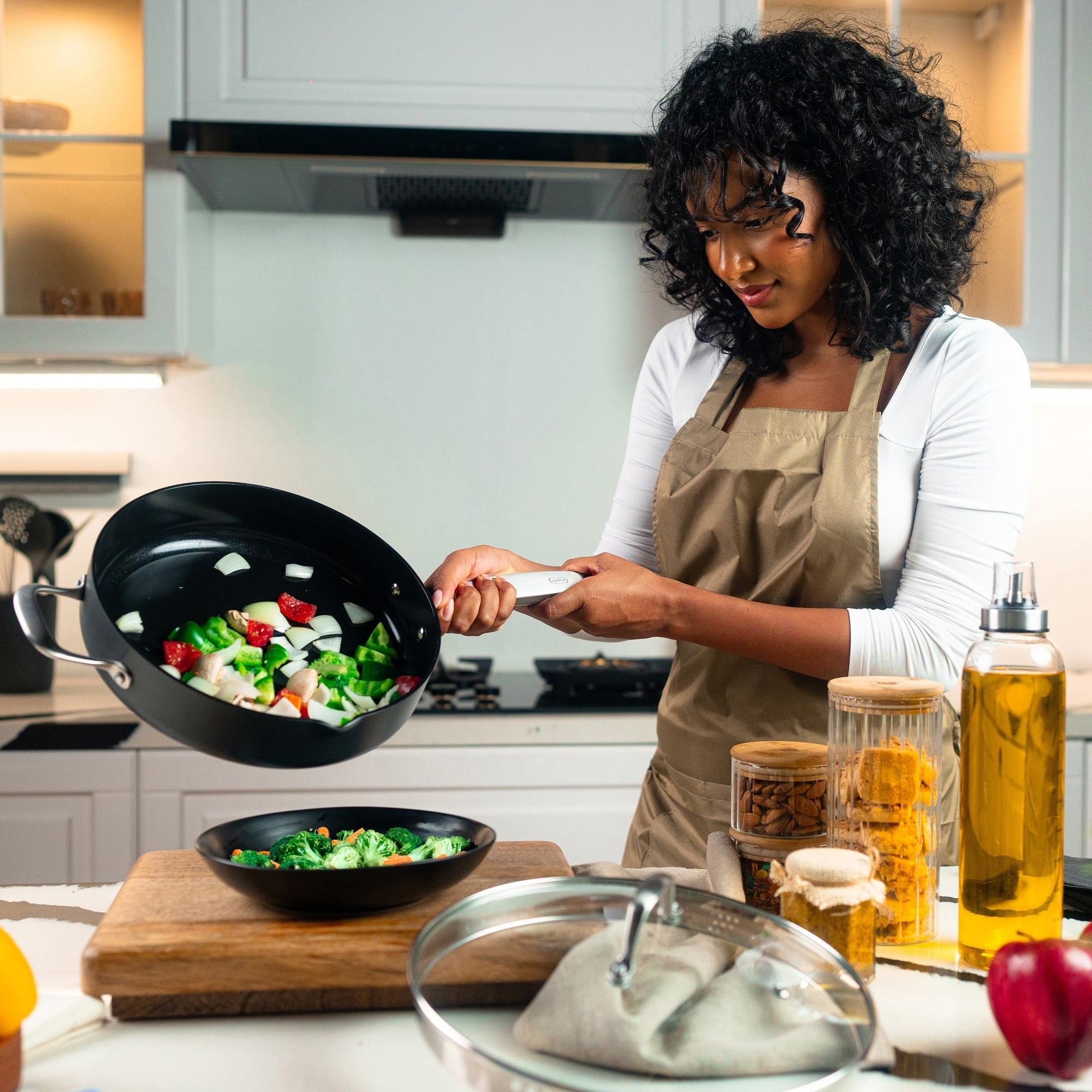 ZYLISS - Saute Pan With Lid 28 cm | Ultimate Pro Ceramic ZYLISS - Saute Pan With Lid 28 cm | Ultimate Pro Ceramic