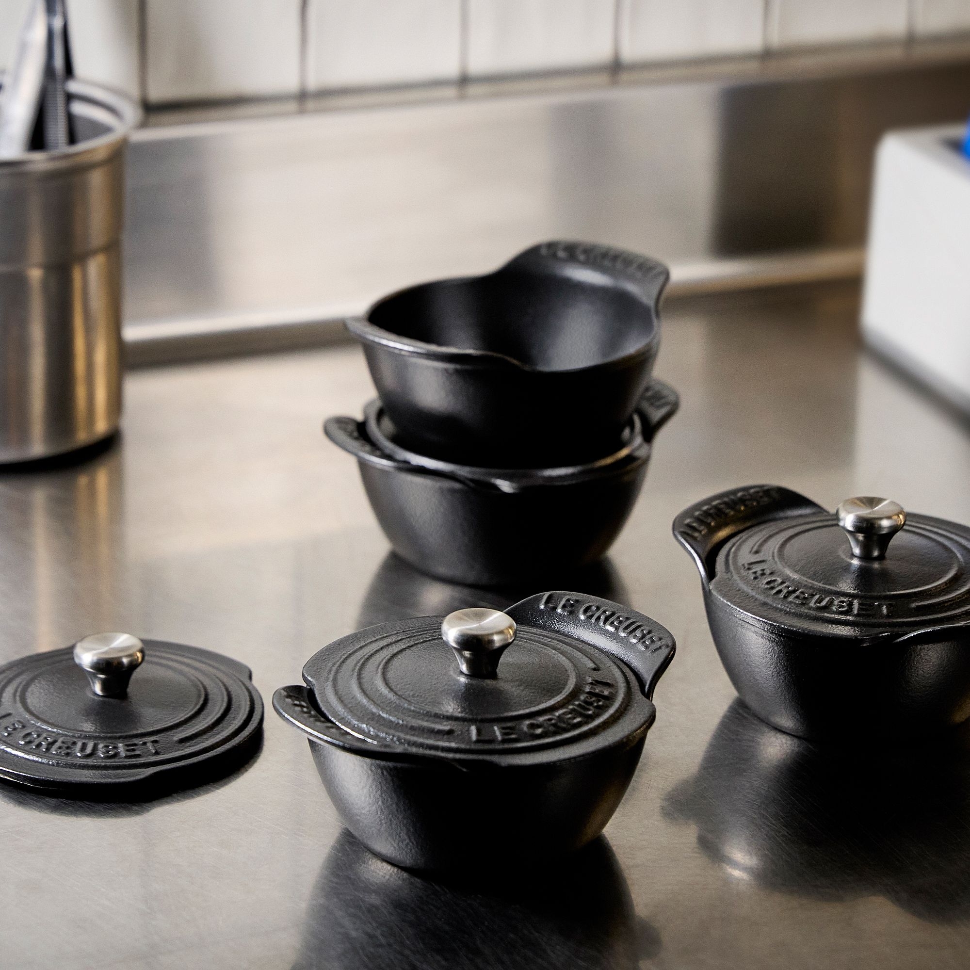 Le Creuset - Mini cocotte set of 4 with lid - Black matt - Gourmand Collection Le Creuset - Mini cocotte set of 4 with lid - Black matt - Gourmand Collection