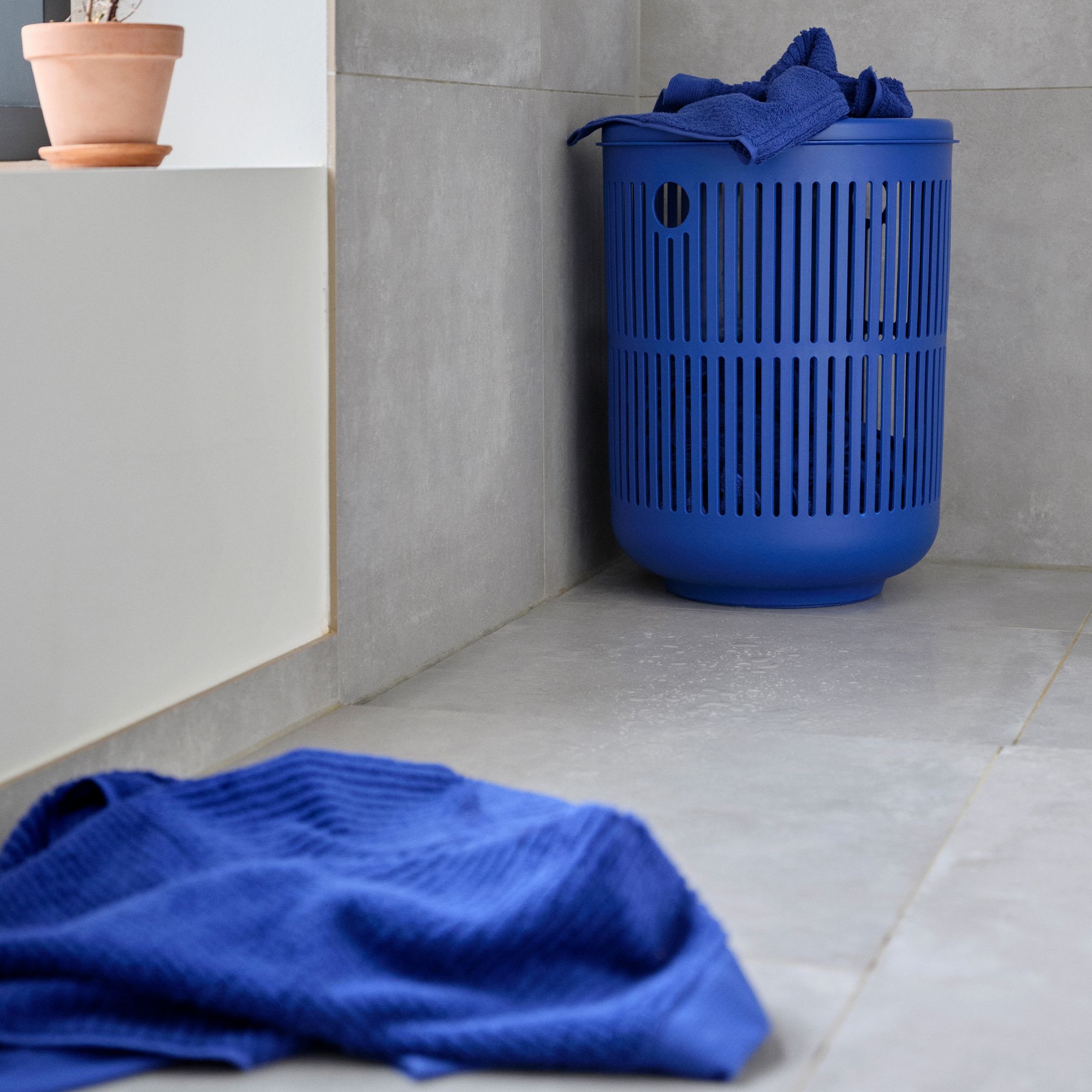 Zone - Ume laundry basket - Indigo Blue
