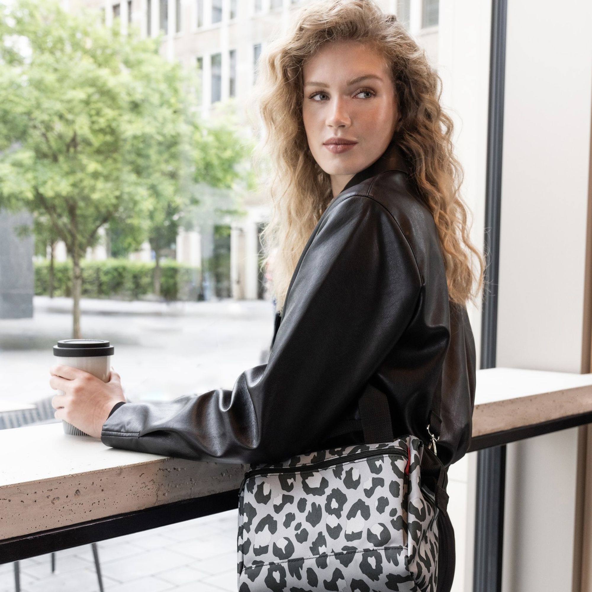 reisenthel - allrounder cross - leo nero reisenthel - allrounder cross - leo nero