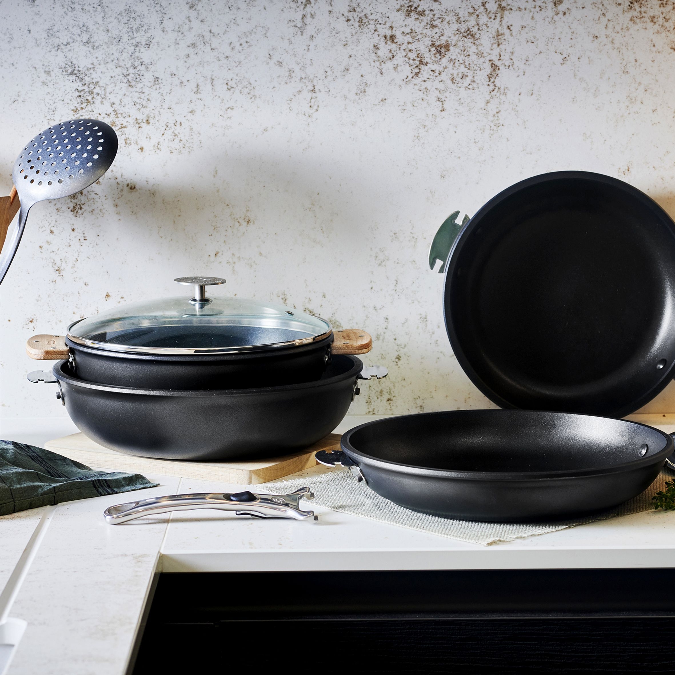 de Buyer - Non-stick Sauté Pan in 2 Sizes - CHOC EXTREME LOQI de Buyer - Non-stick Sauté Pan in 2 Sizes - CHOC EXTREME LOQI