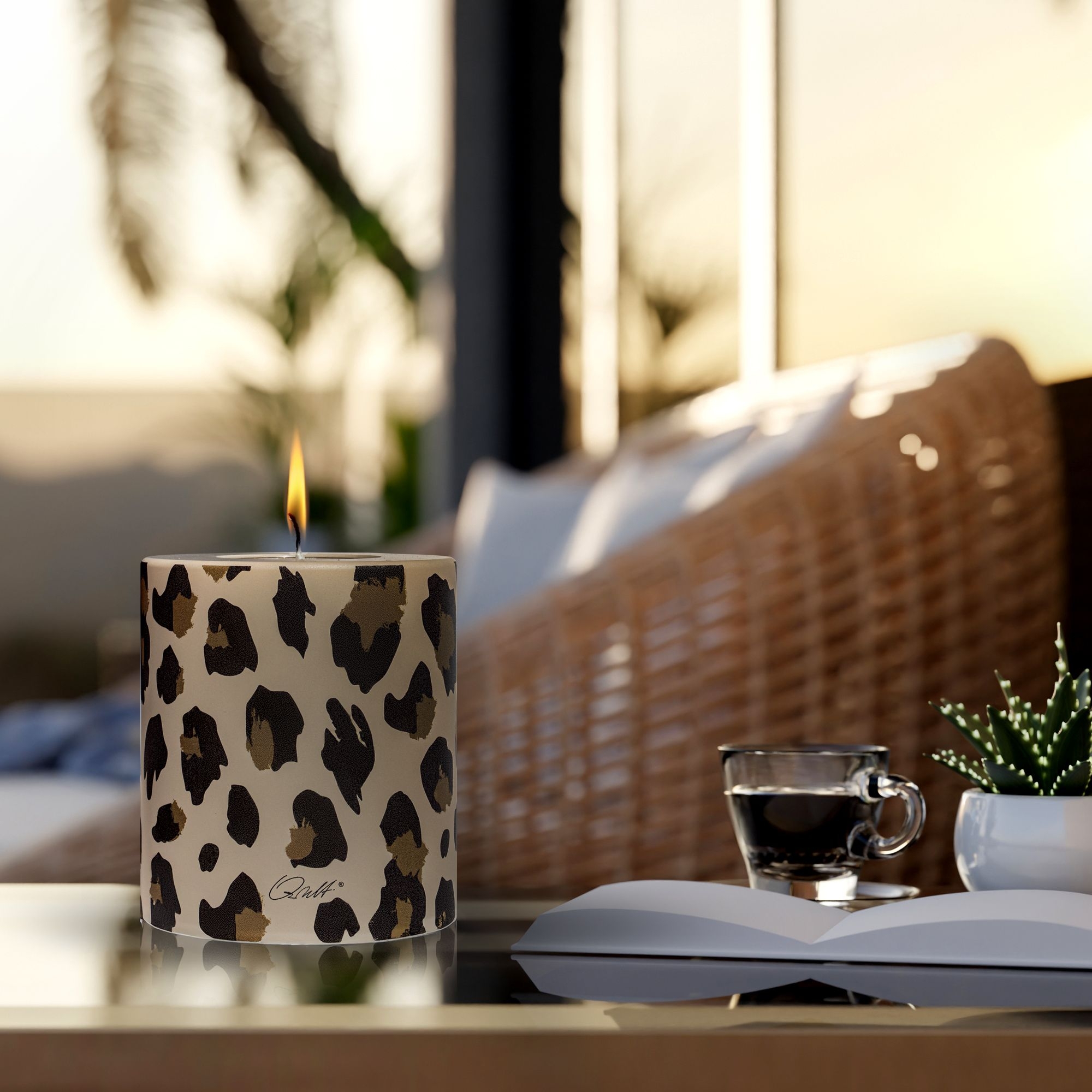 Qult Farluce Trend - Teelichthalter in Kerzenform LEO Ø 8 cm x H 9 cm Qult Farluce Trend - Teelichthalter in Kerzenform LEO Ø 8 cm x H 9 cm