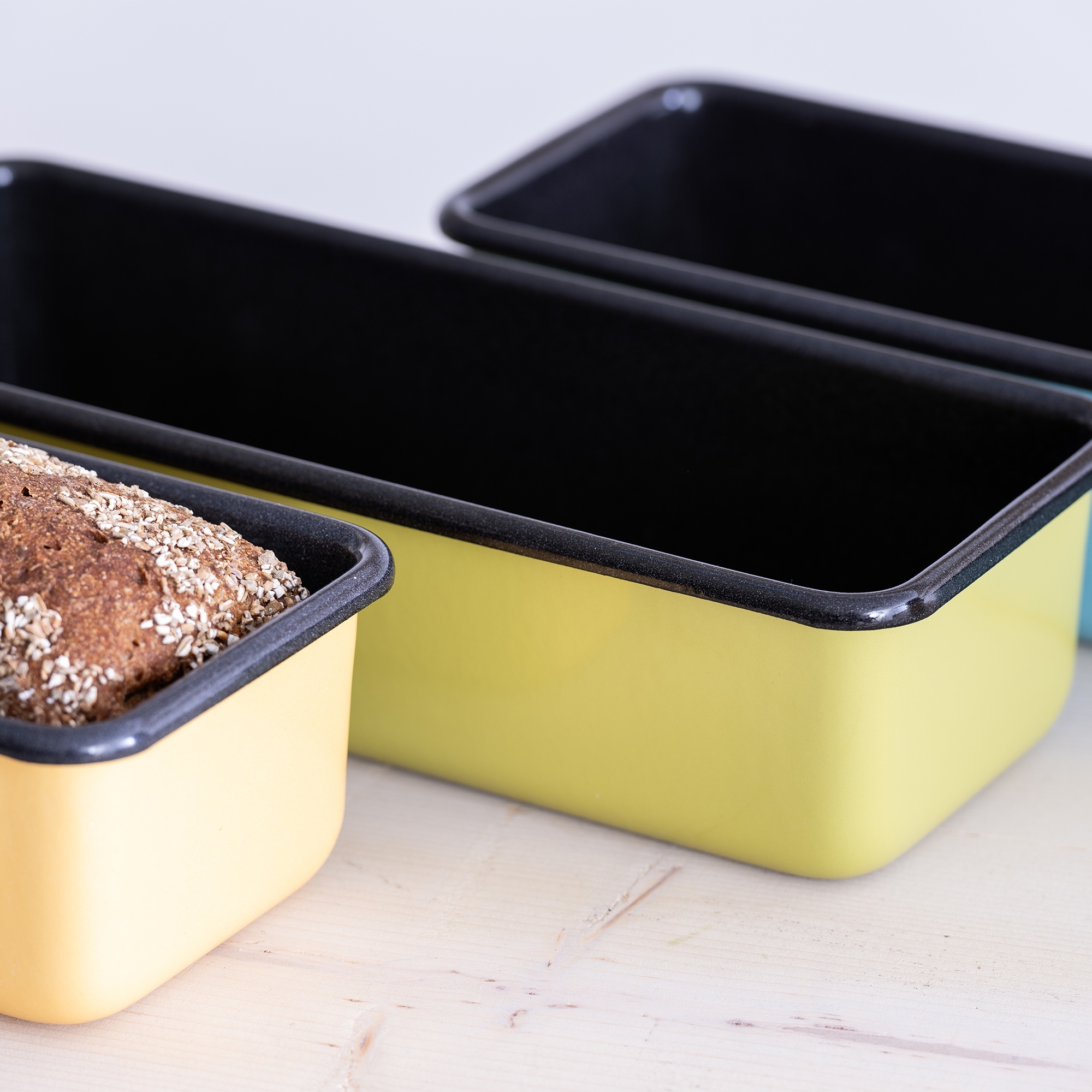 Riess – Colorful Baking Pans – Loaf Pan 30 x 10 cm, golden yellow