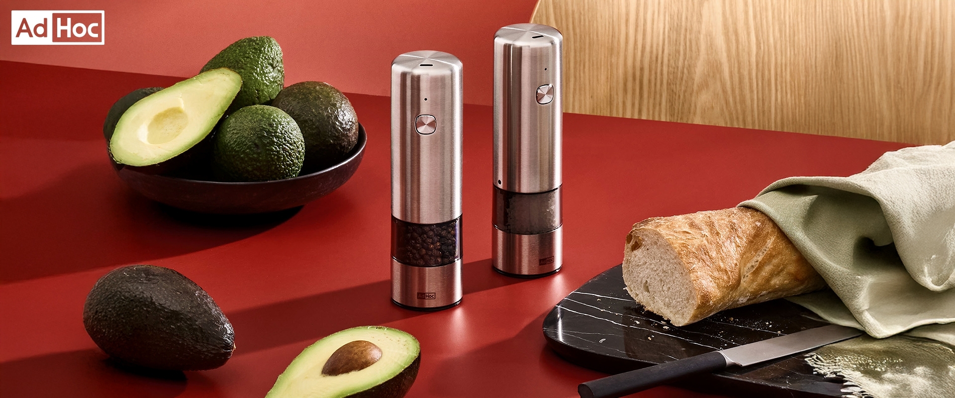 AdHoc Edelstahl Salz- und Pfeffermühlen auf Tisch