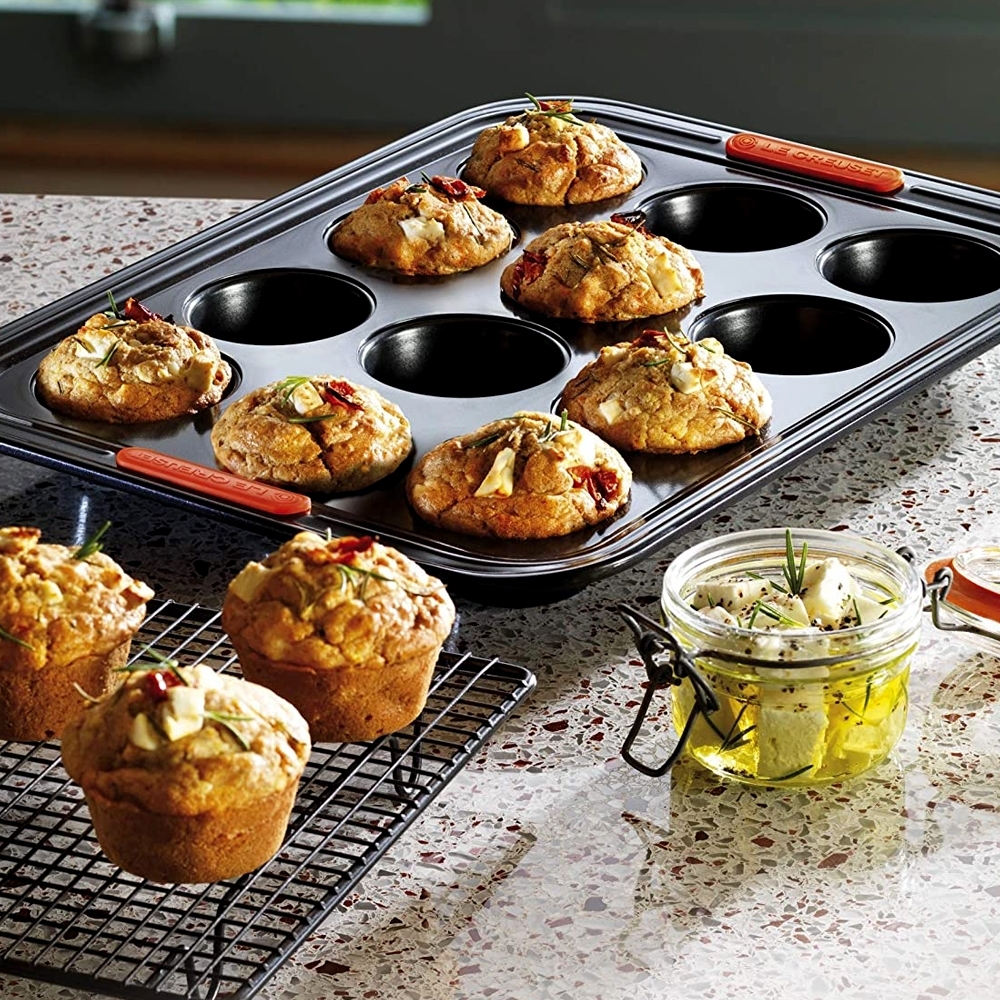 Le Creuset - 12 Cup Muffin Tray - 40 x 30 cm Le Creuset - 12 Cup Muffin Tray - 40 x 30 cm