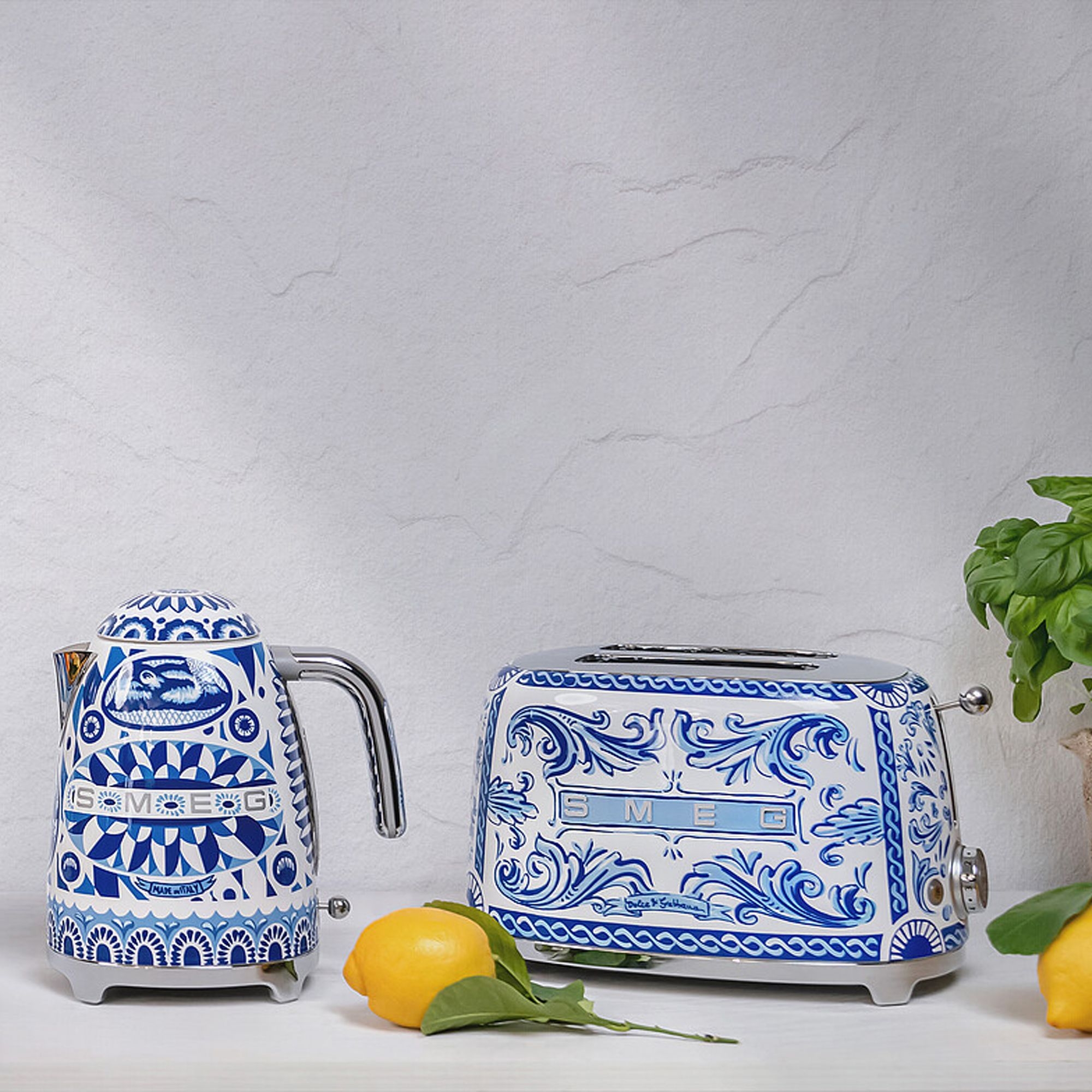 Smeg - 1,7L Kettle - Dolce&Gabbana - Blu Mediterraneo Smeg - 1,7L Kettle - Dolce&Gabbana - Blu Mediterraneo