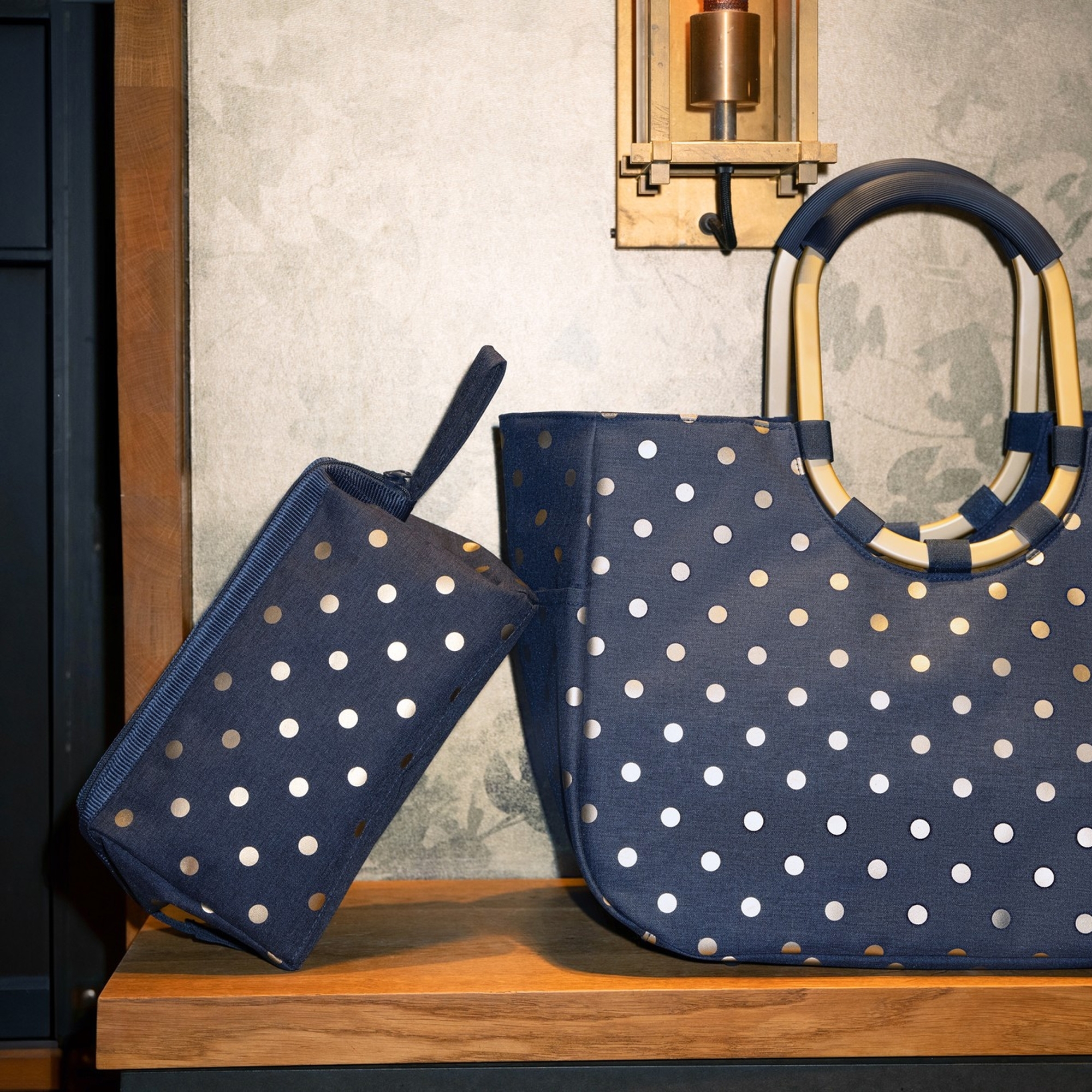 reisenthel - travelcosmetic - metallic dots blue