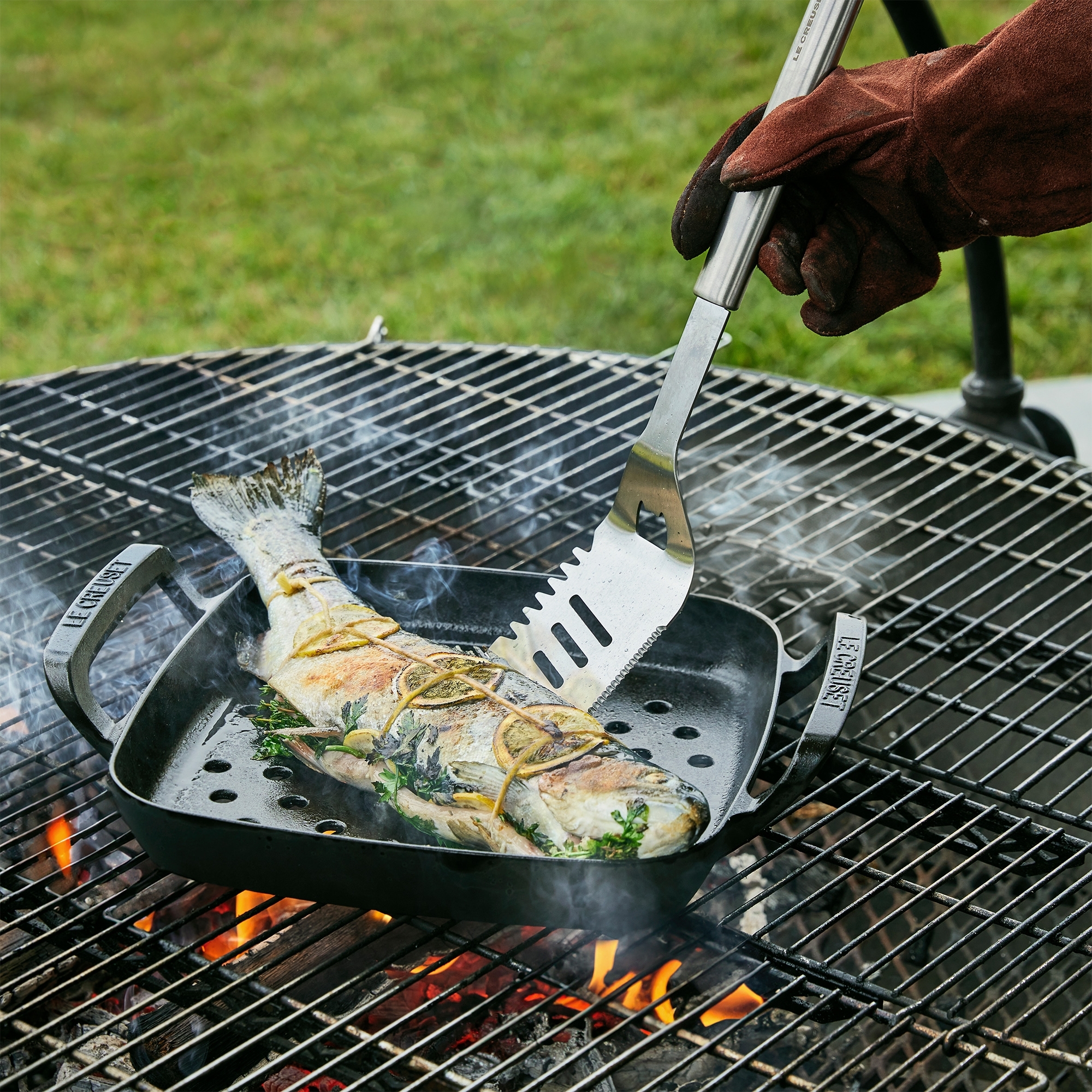 Le Creuset - Grill basket square 30 cm - black matt - BBQ Outdoor Le Creuset - Grill basket square 30 cm - black matt - BBQ Outdoor