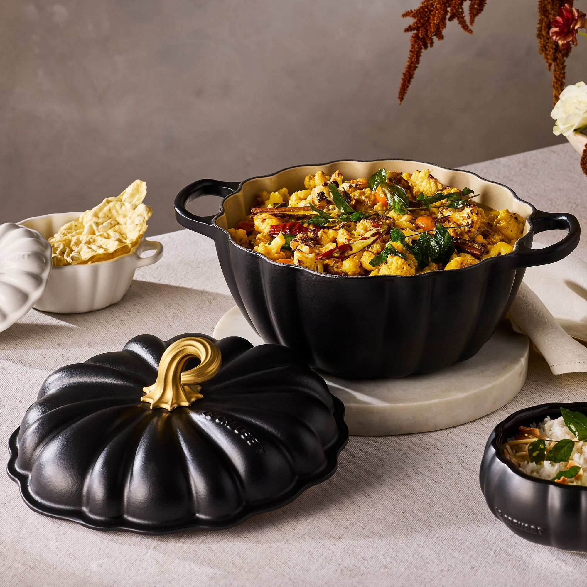 Le Creuset - Cast Iron Pumpkin Casserole 24 cm - Matte Black