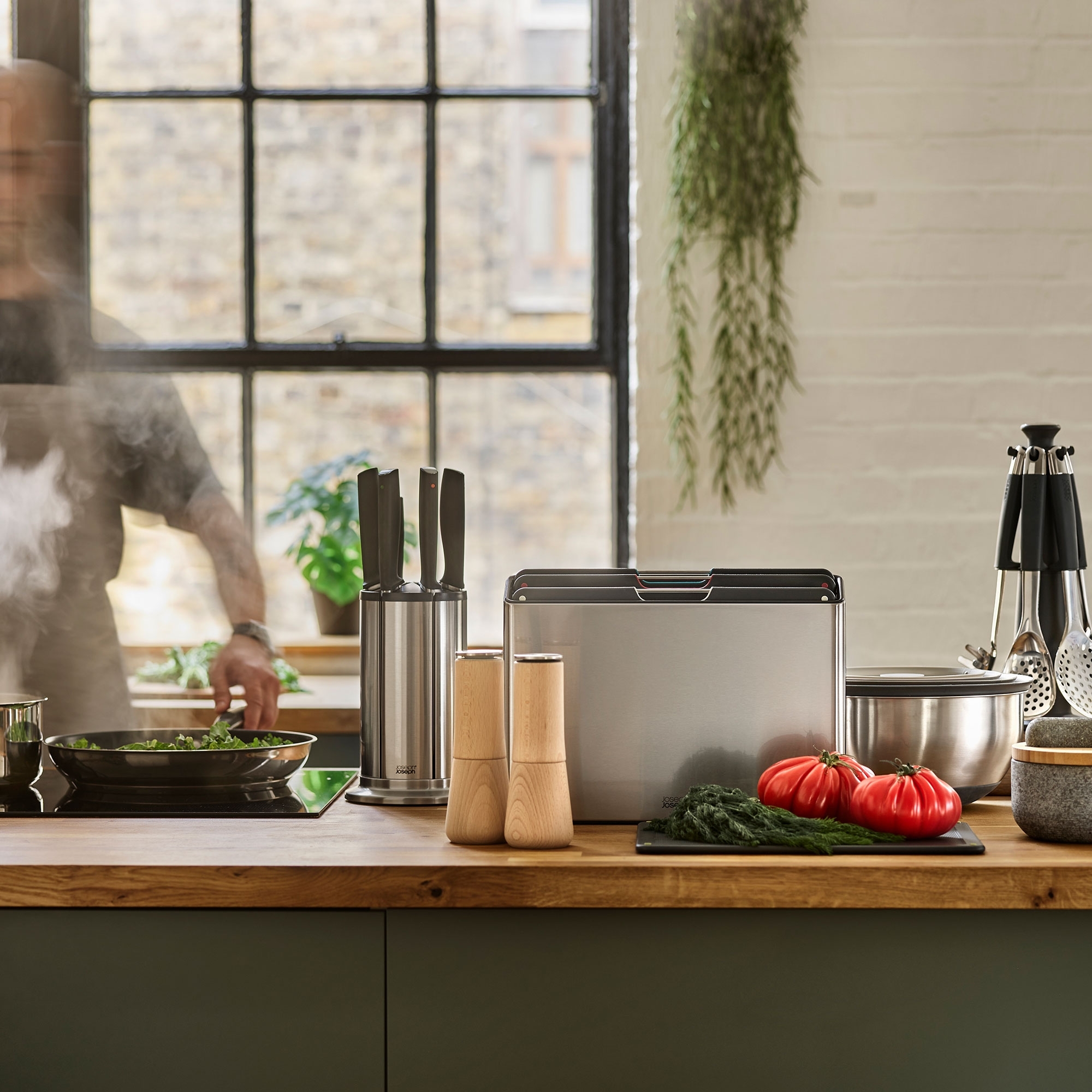 Joseph Joseph - Milltop™ saltmill - wood Joseph Joseph - Milltop™ saltmill - wood