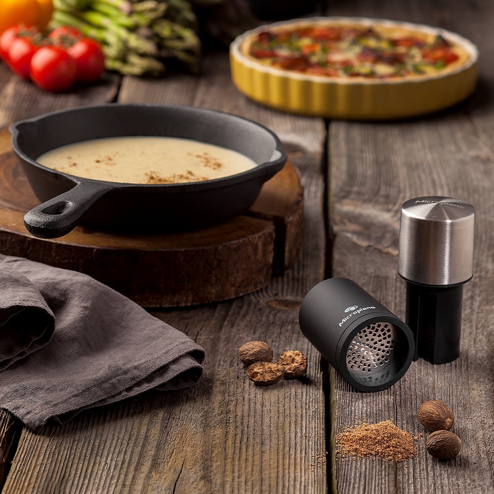 Microplane - Muskatmühle 2in1 - Edelstahl Microplane - Muskatmühle 2in1 - Edelstahl