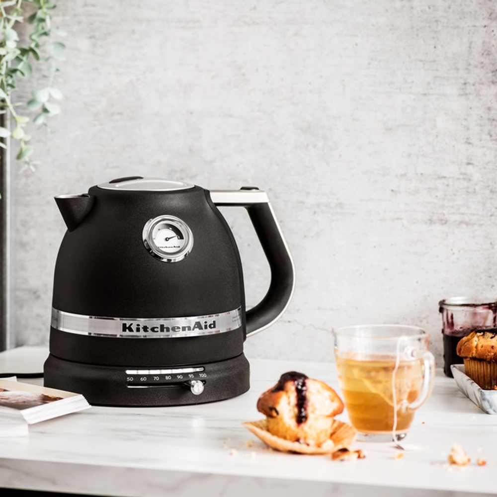 KitchenAid - Artisan Wasserkocher 1,5L - Gusseisen Schwarz KitchenAid - Artisan Wasserkocher 1,5L - Gusseisen Schwarz