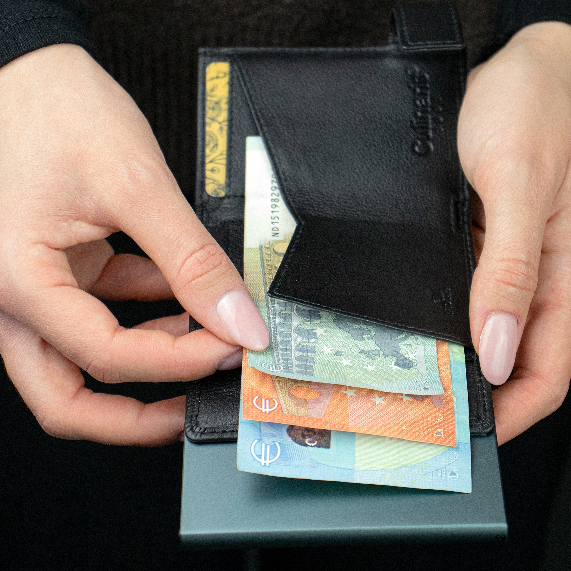 Card Case with Coin Pocket - Black | Culinaris