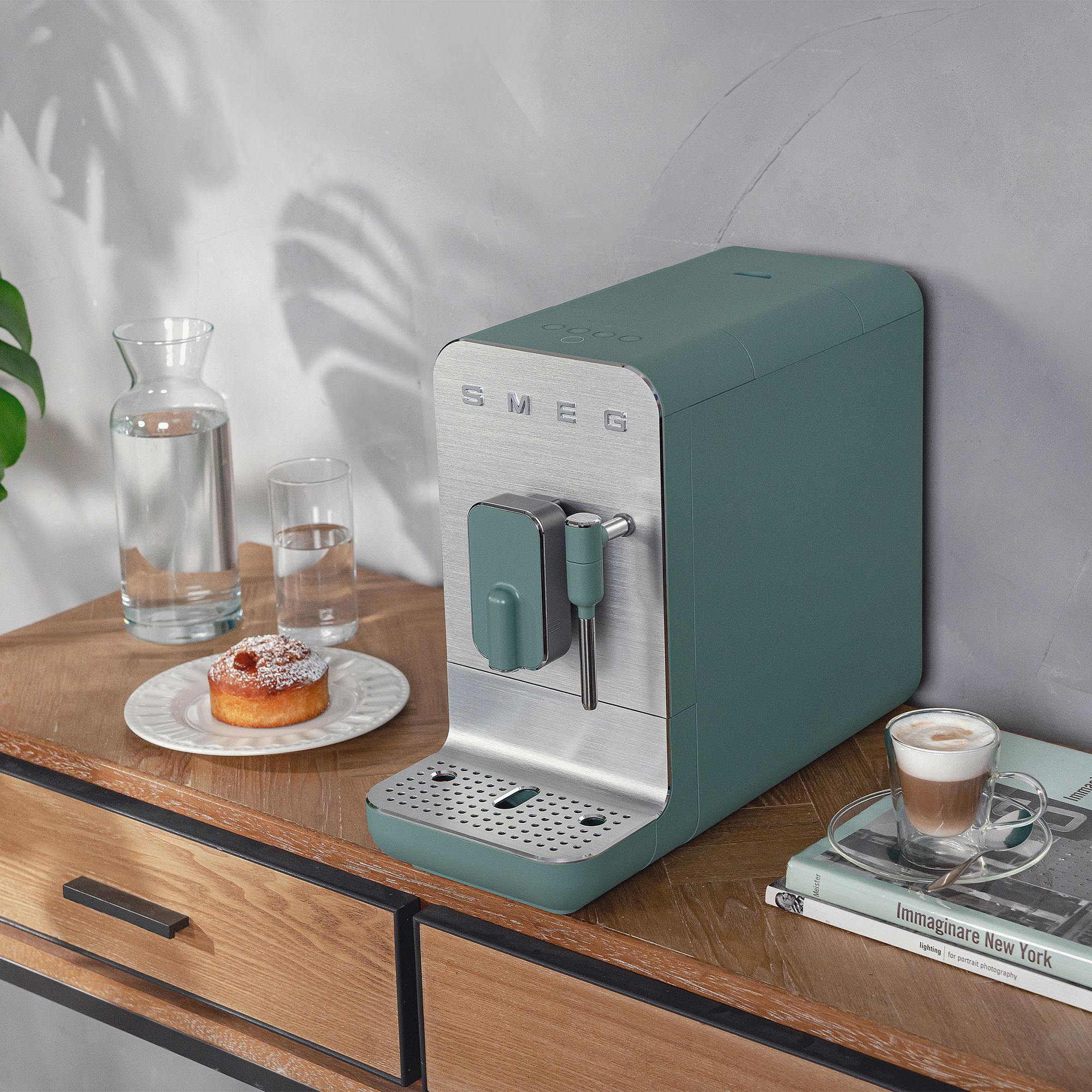 Smeg - Fully automatic coffee machine with steam function - Emerald Green