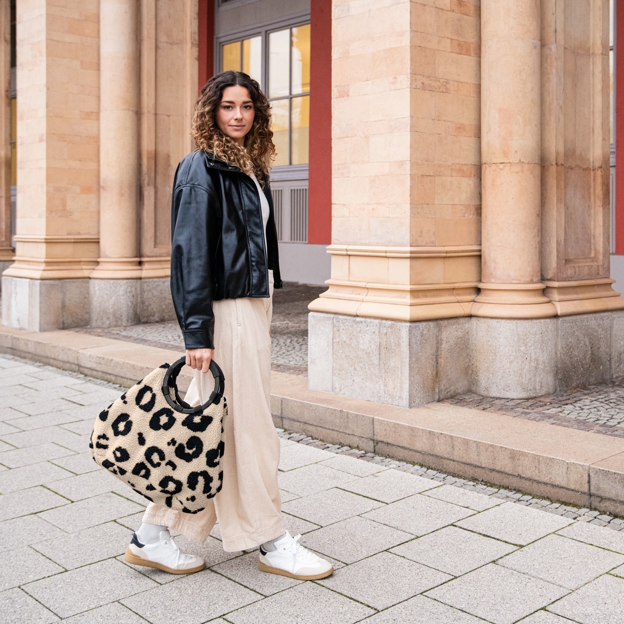 reisenthel - loopbag hobo - teddy leo cream