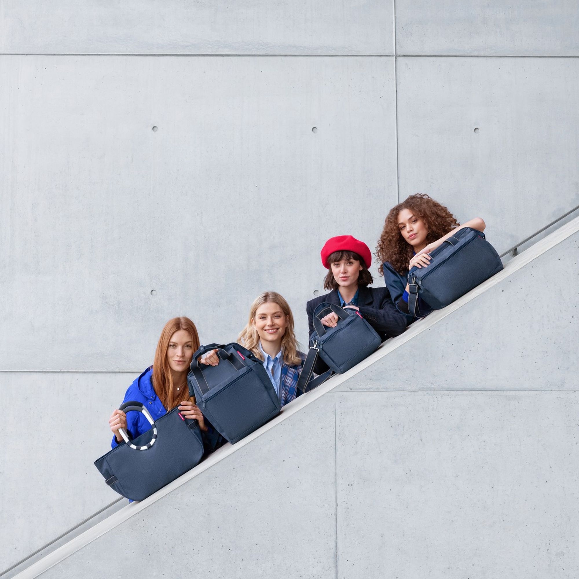 reisenthel - allrounder cross - herringbone dark blue reisenthel - allrounder cross - herringbone dark blue