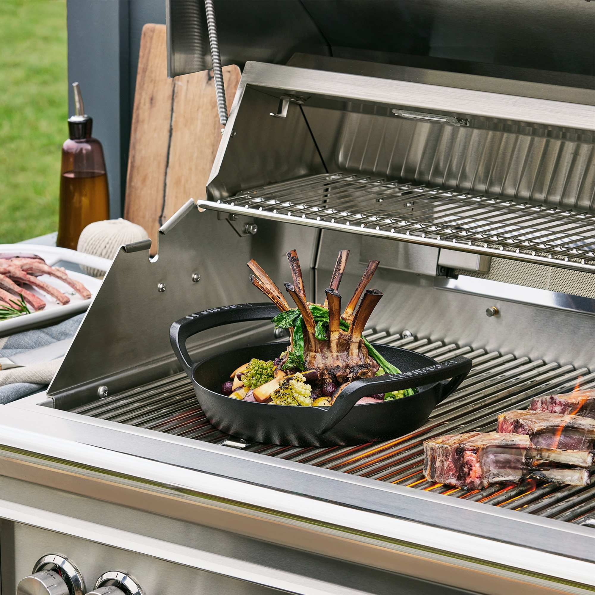 Le Creuset - Grill pan round 25 cm - black matt - BBQ Outdoor Le Creuset - Grill pan round 25 cm - black matt - BBQ Outdoor