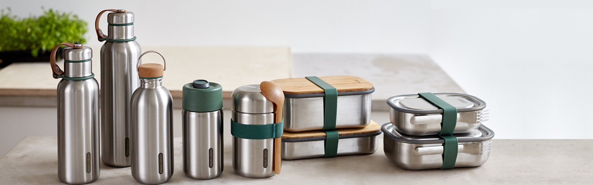 Sustainable set of stainless steel bottles and lunch boxes