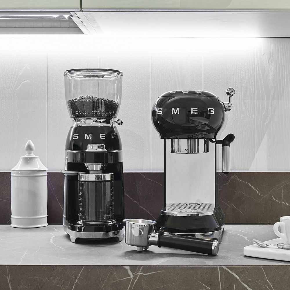 Smeg - Kaffeemühle - Designlinie Stil Der 50° Jahre schwarz Smeg - Kaffeemühle - Designlinie Stil Der 50° Jahre schwarz