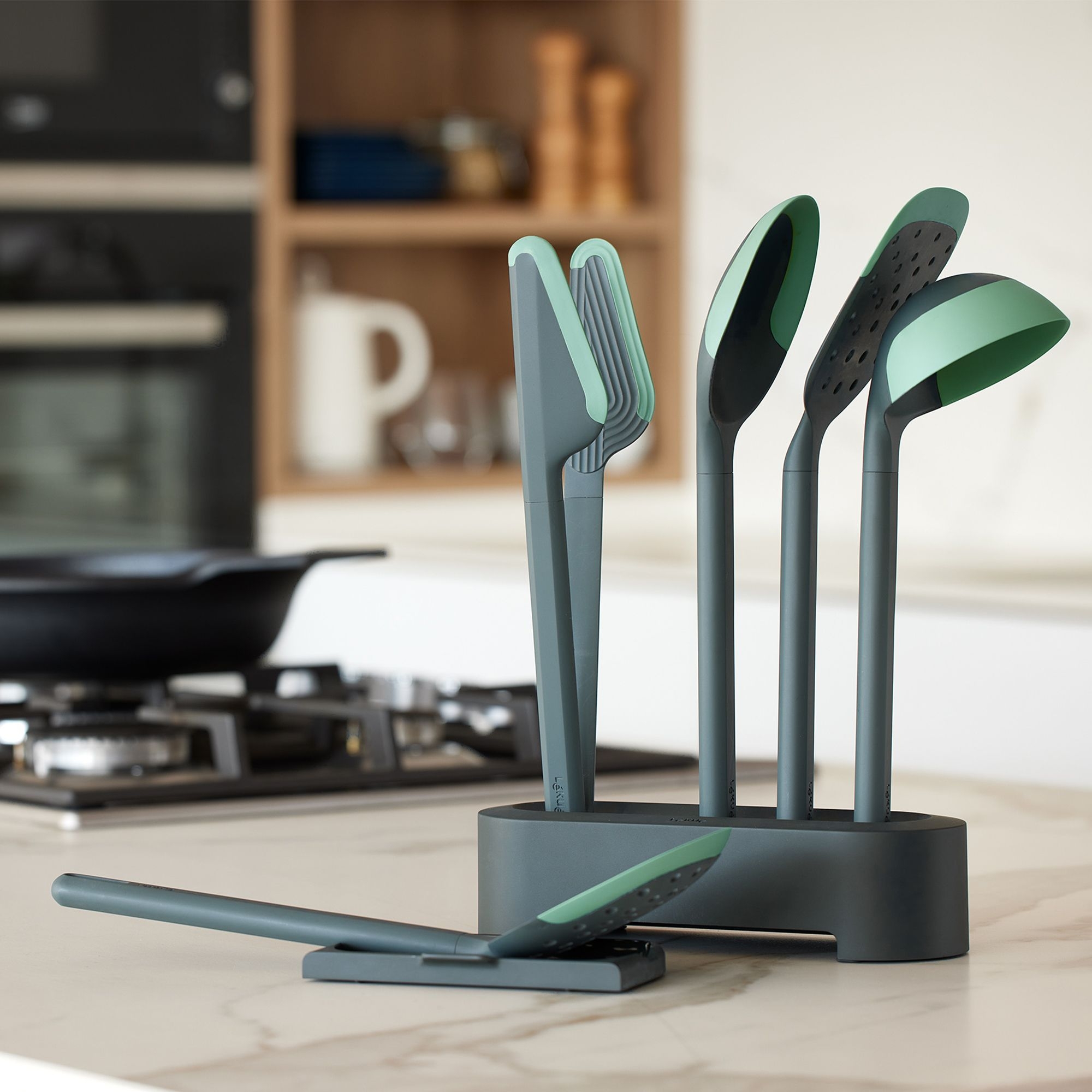 Lekue - Küchentools, 5er-Set mit Halter - grau/grün