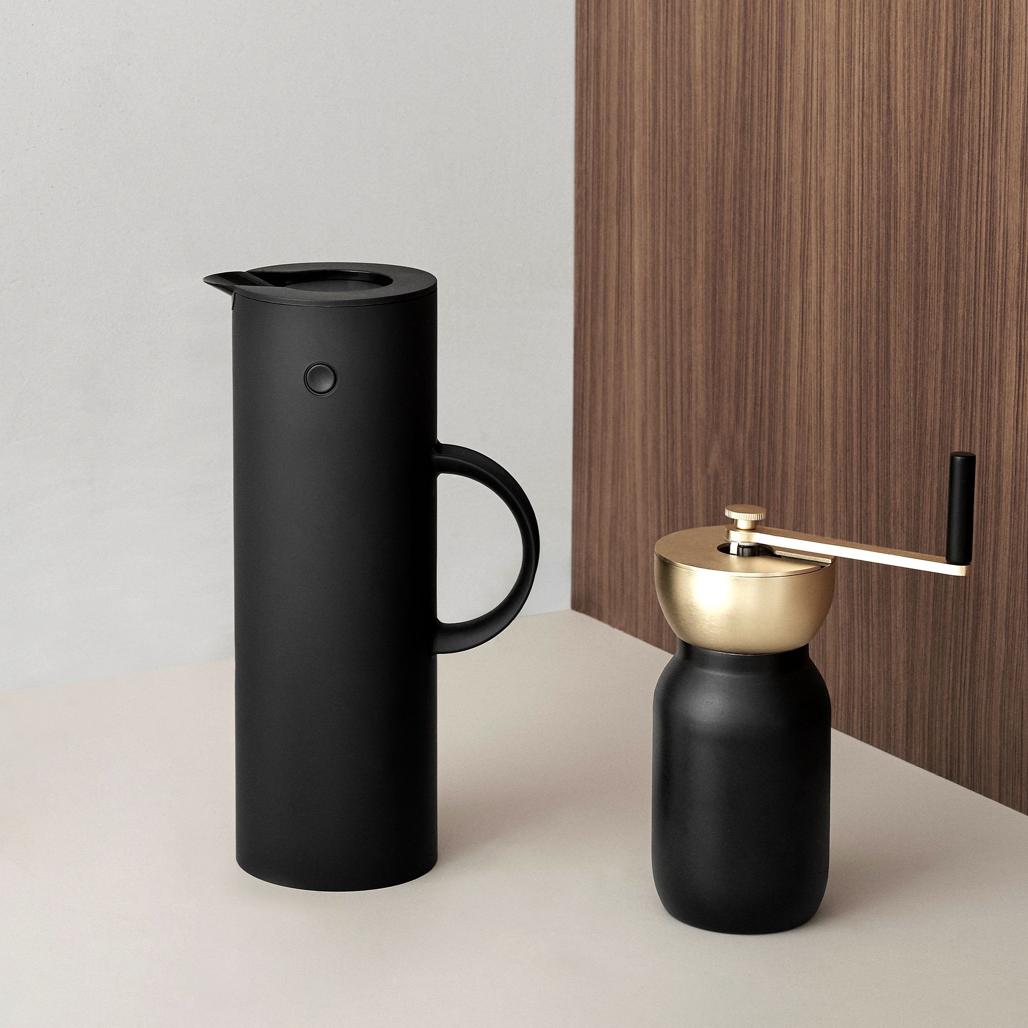 Stelton - EM77 Isolierkanne 1L - Soft Black