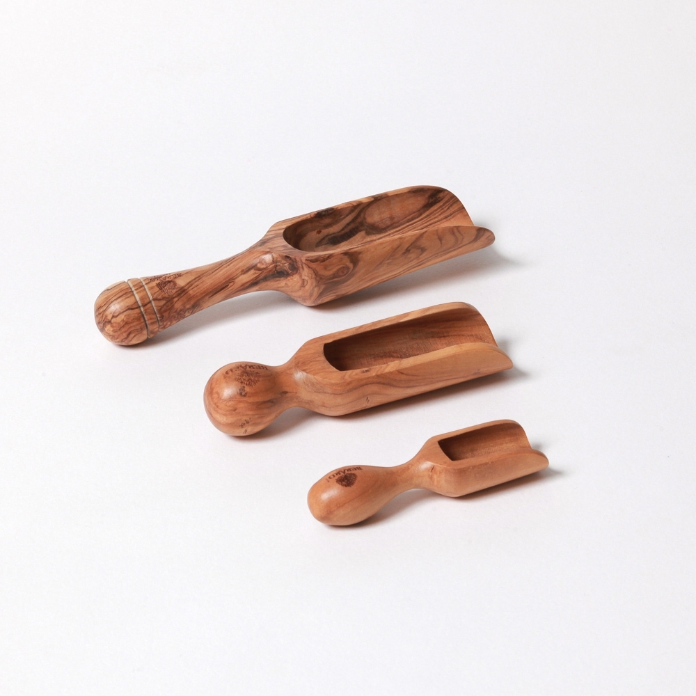 Berard salt shovel small, olive wood, 10cm Berard salt shovel small, olive wood, 10cm