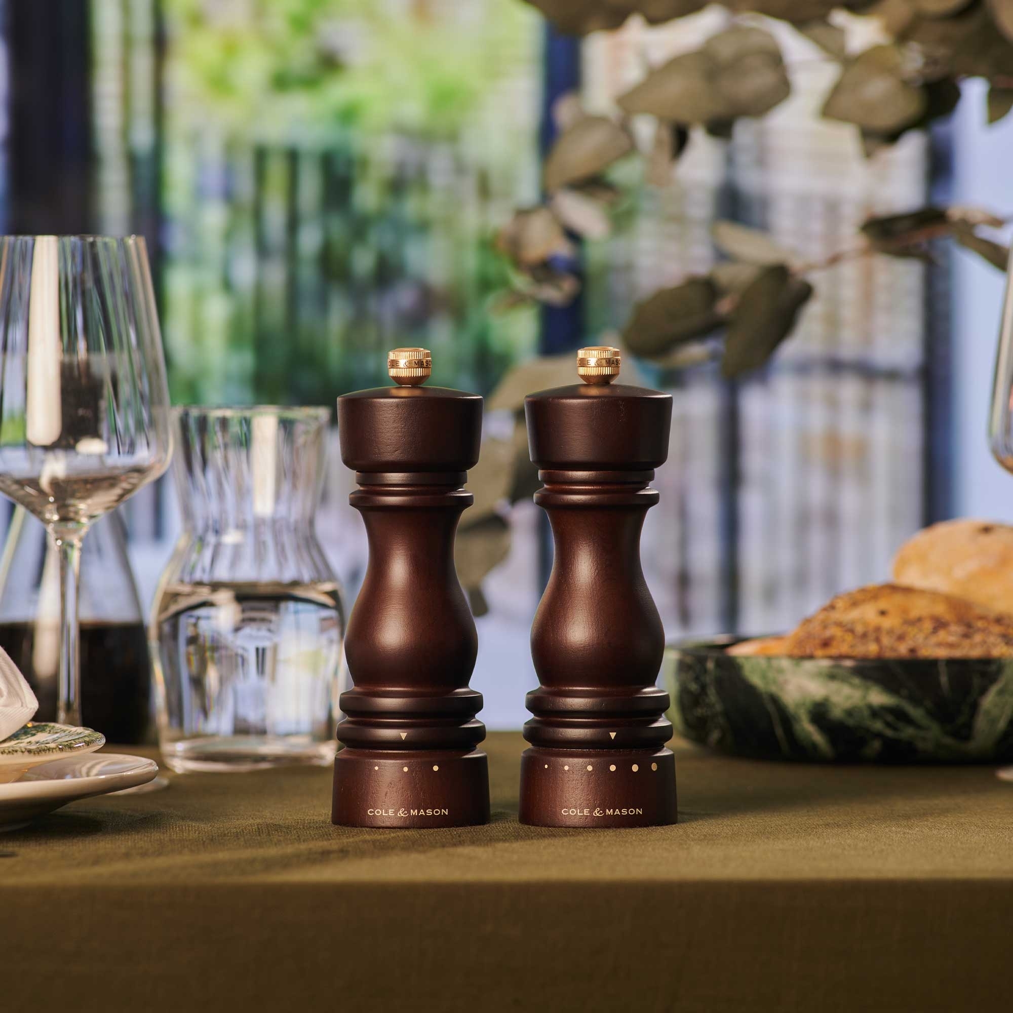 COLE & MASON - London Grind Select Pepper and Salt Mill Set - 18 cm | Dark Stained