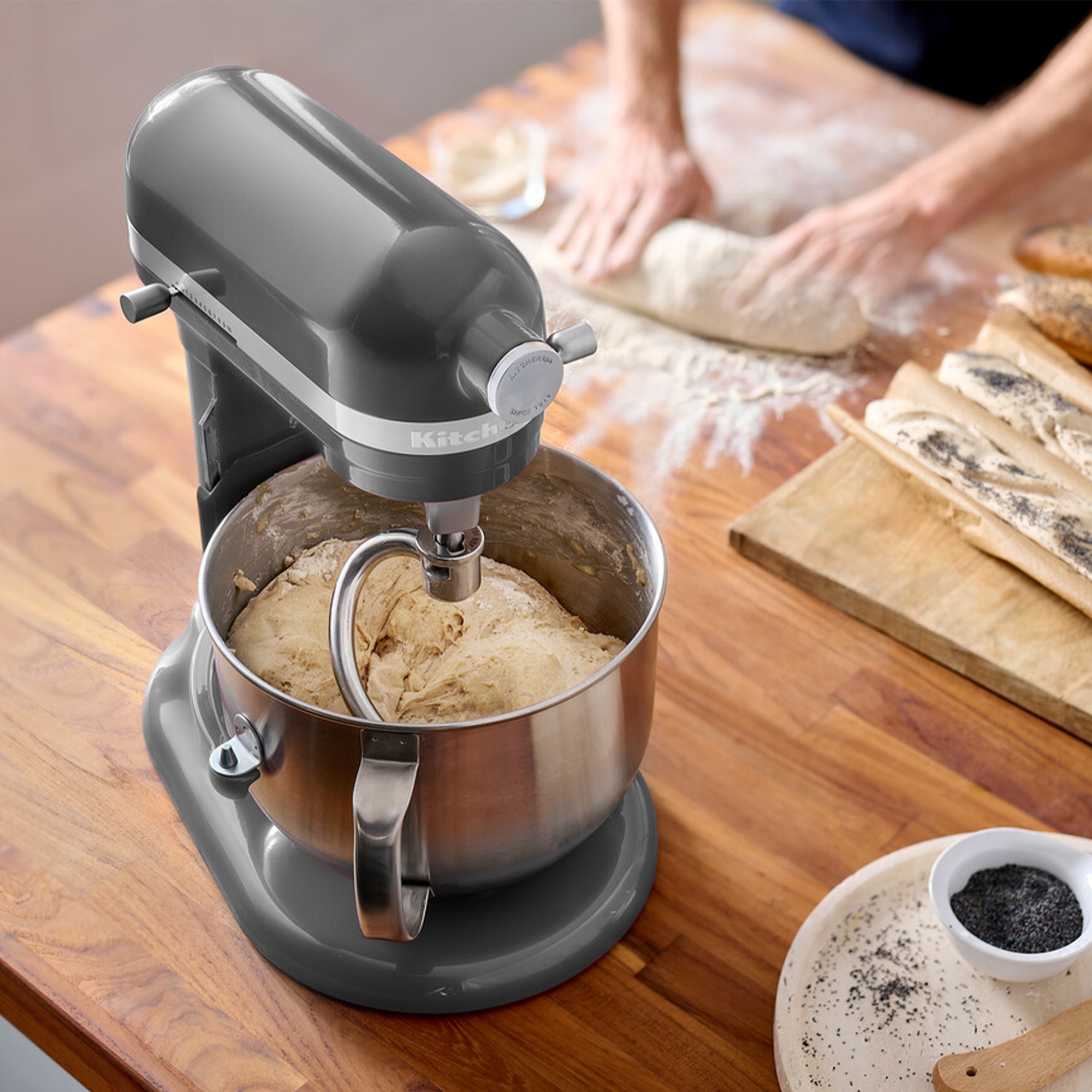 KitchenAid - Set Küchenmaschine 6,6 L + 15 tlg. Küchenhelfer-Set + Rezeptbuch „Patisserie leichtgemacht“ - Medallion Silber