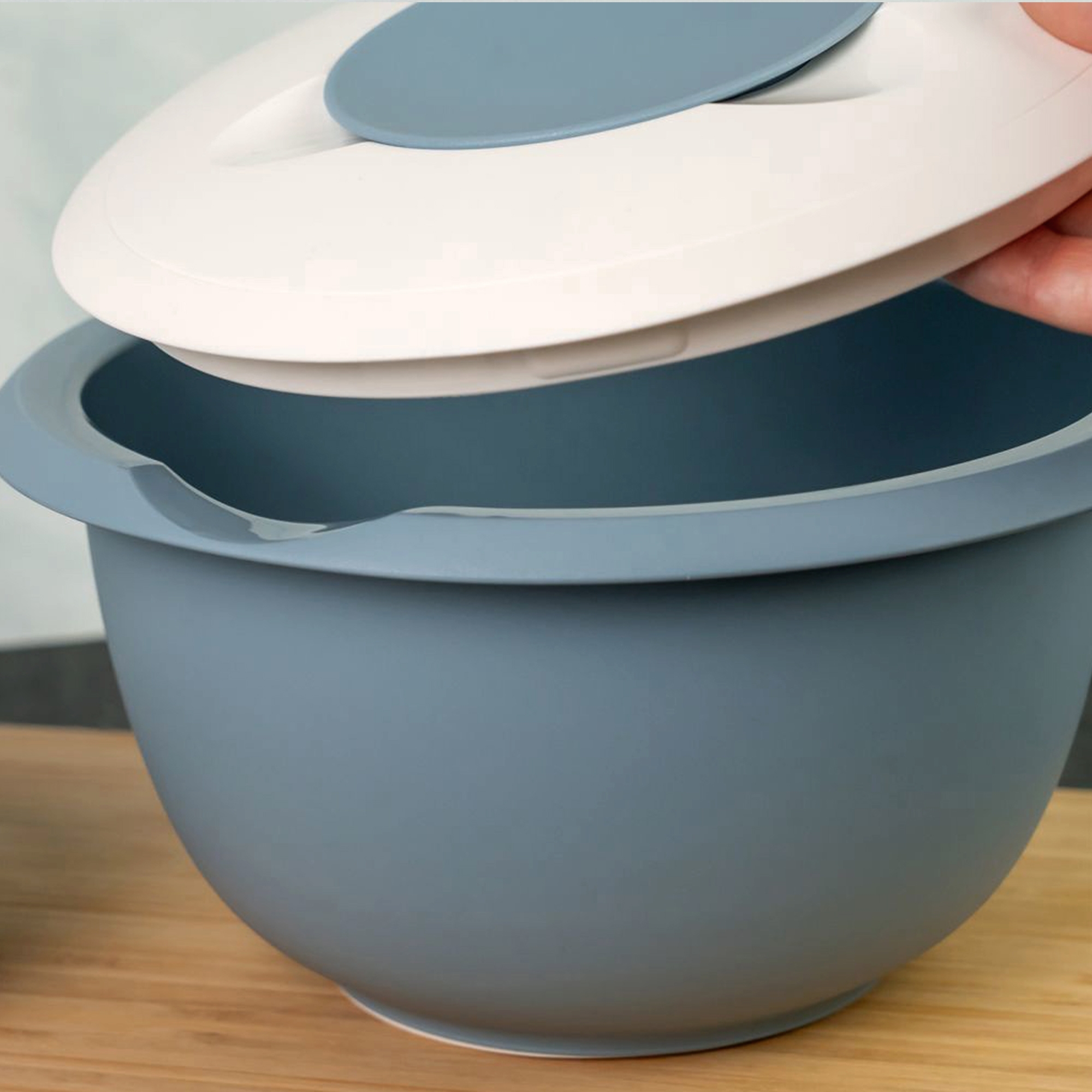 Westmark - Mixing bowl with two-part lid 3.5 l - Blue/White